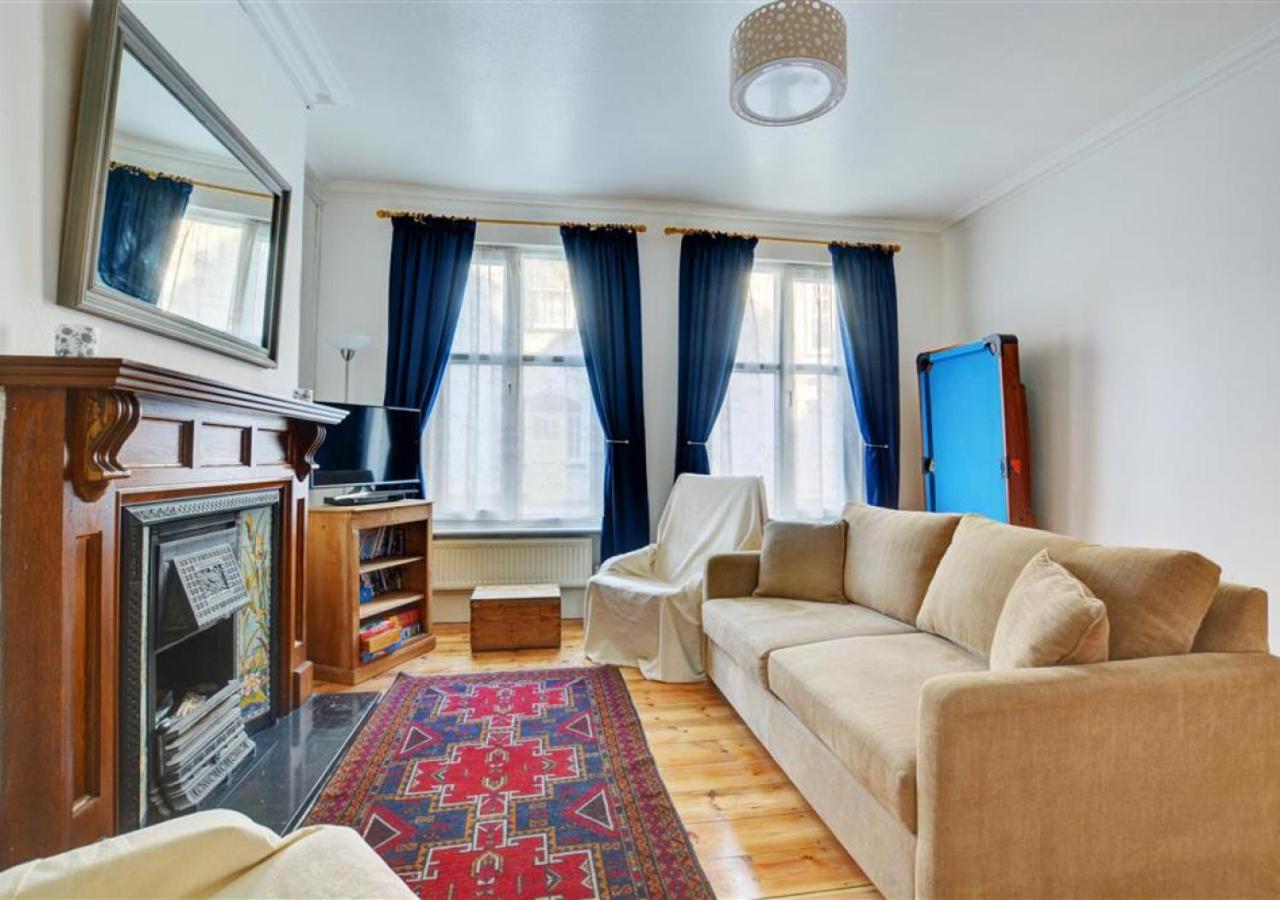 Four-Bedroom House photo 3