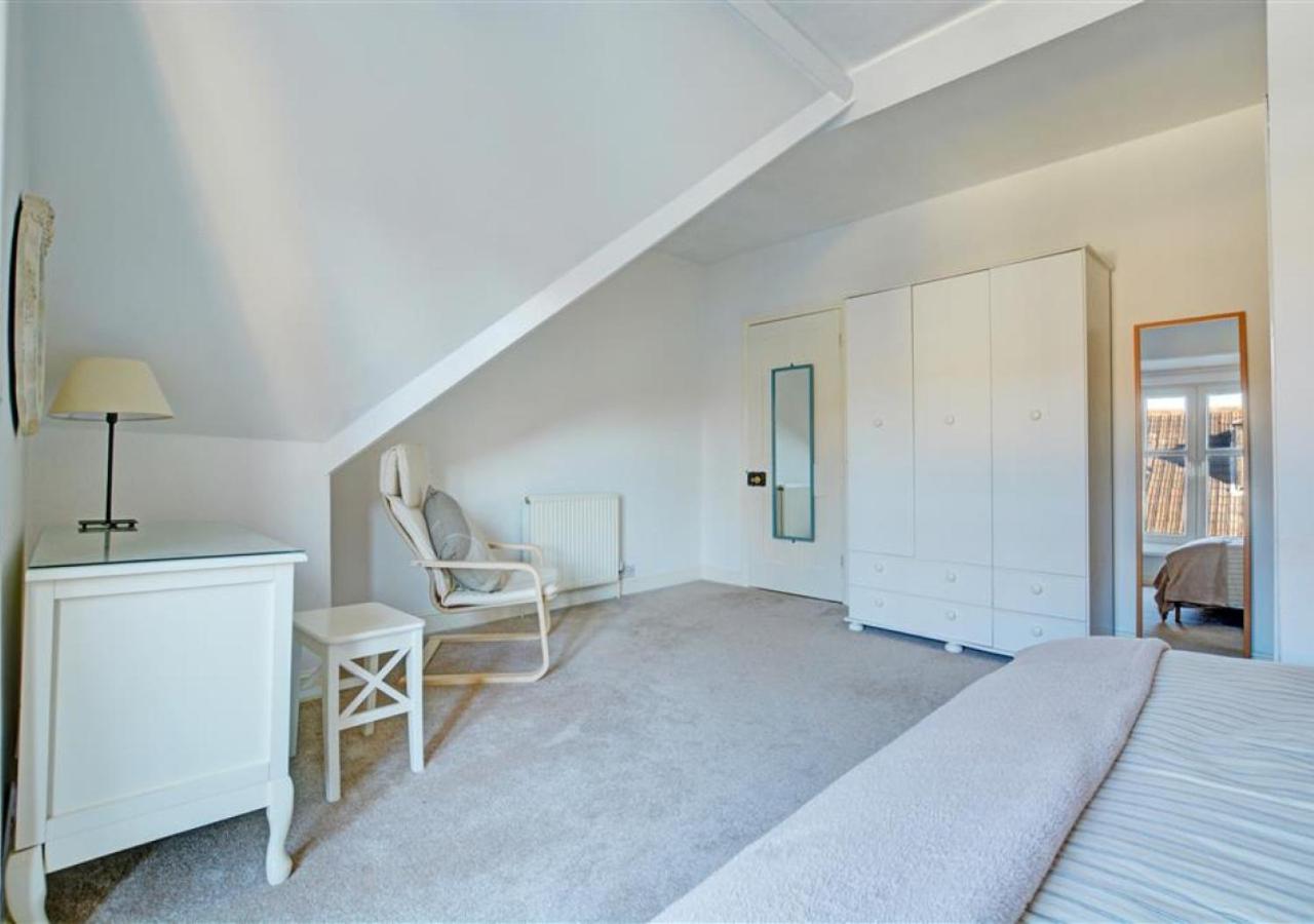 Four-Bedroom House photo 2