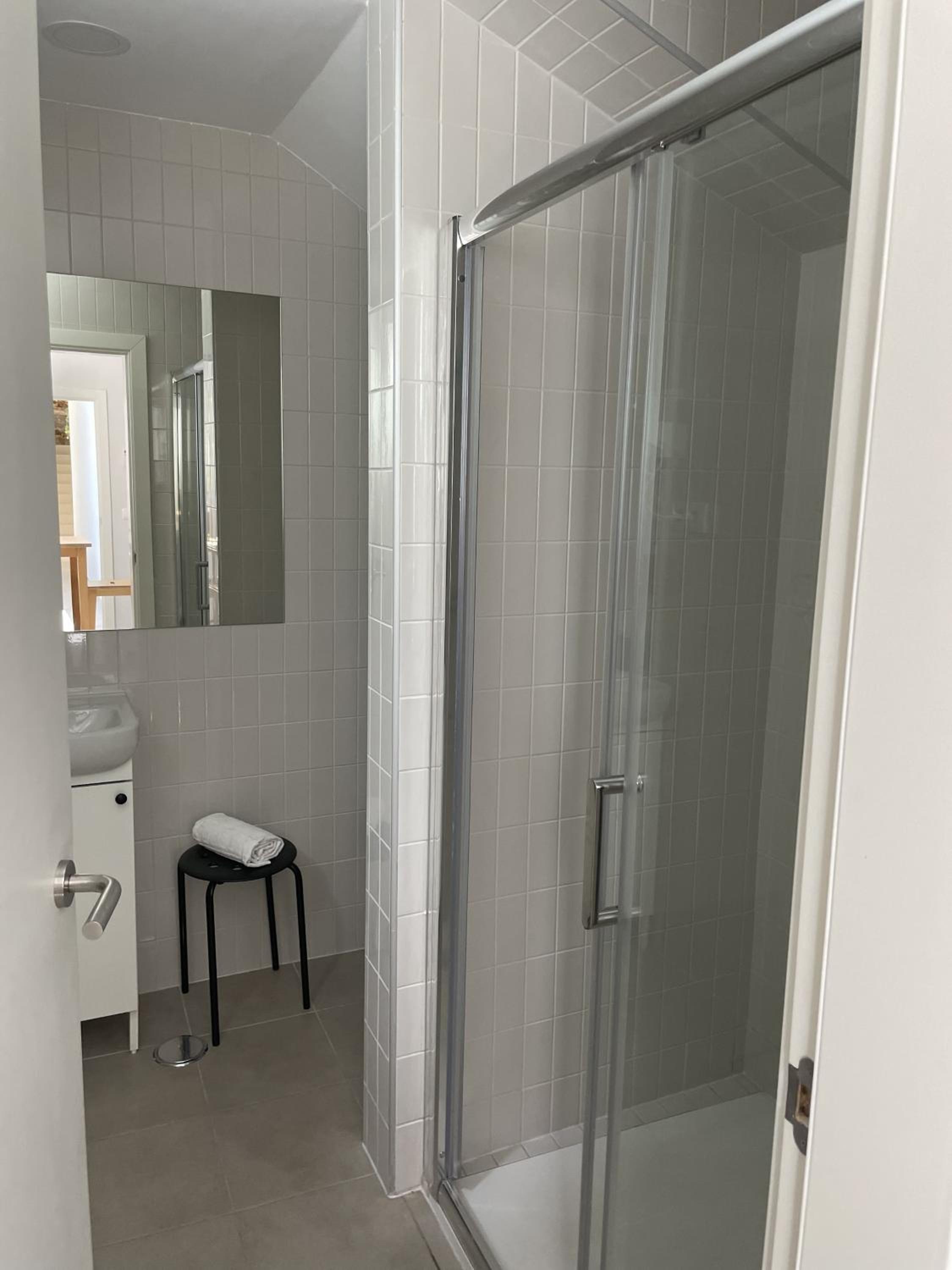 Deluxe Room (2 Adults + 1 Child) - Photo 5
