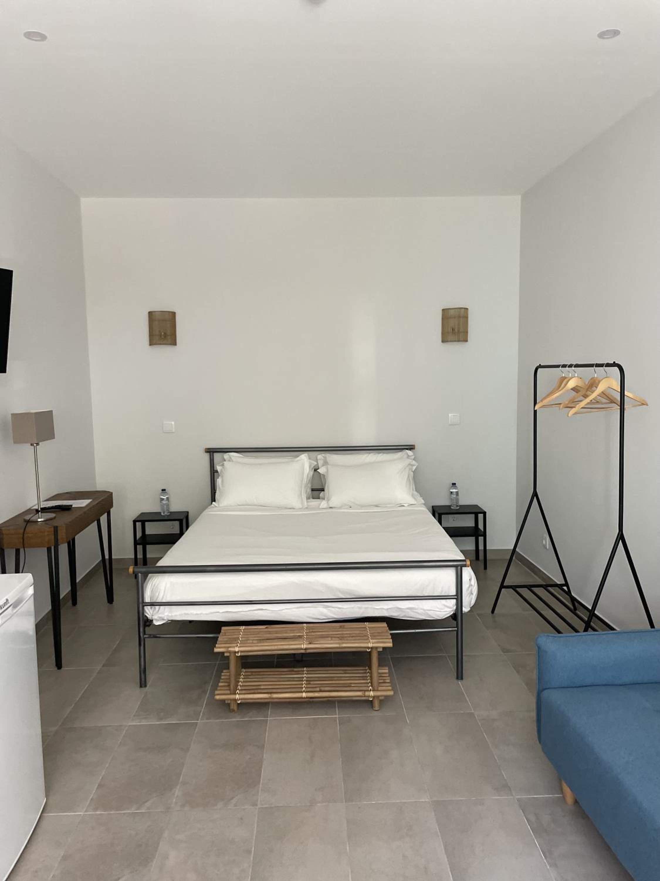 Deluxe Room (2 Adults + 1 Child) - Photo 3