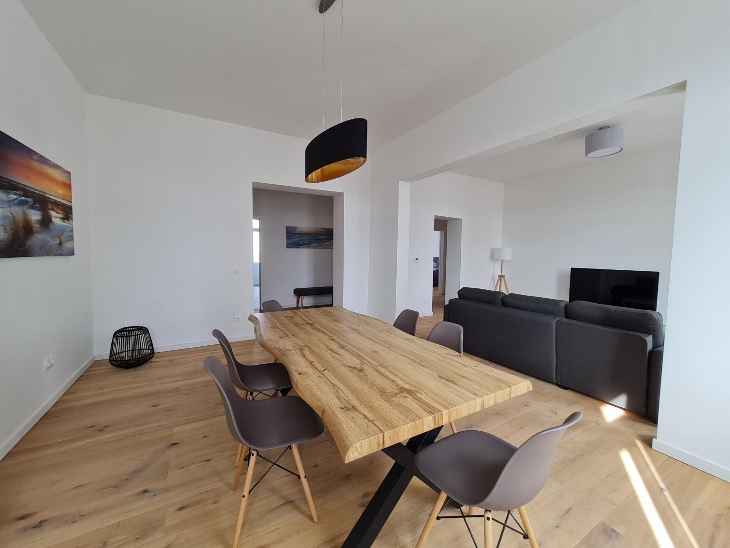 Apartment with Balcony - 2nd Floor - Photo 11