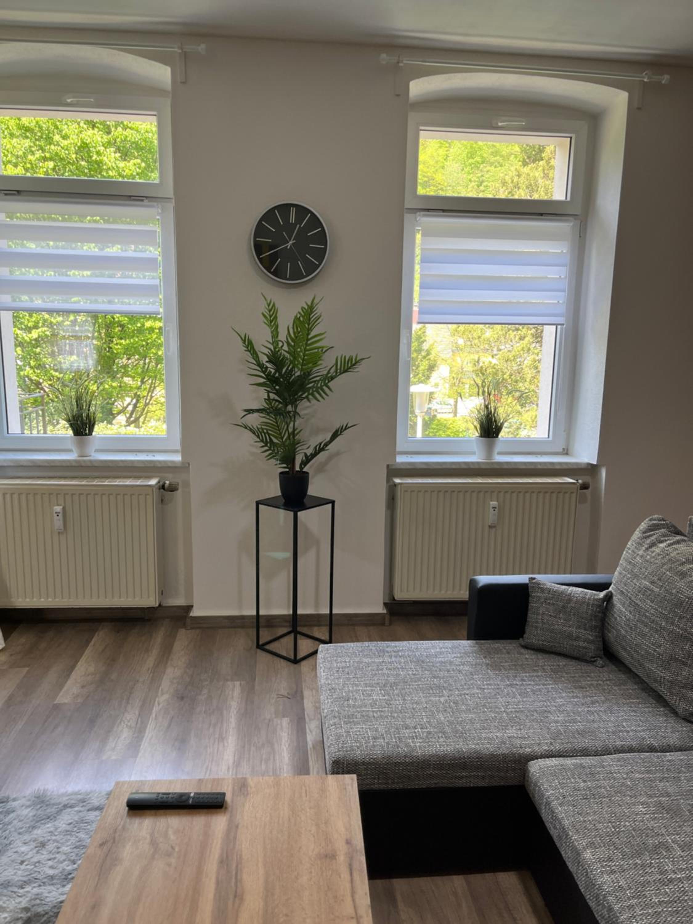 Apartment with Balcony - Photo 2