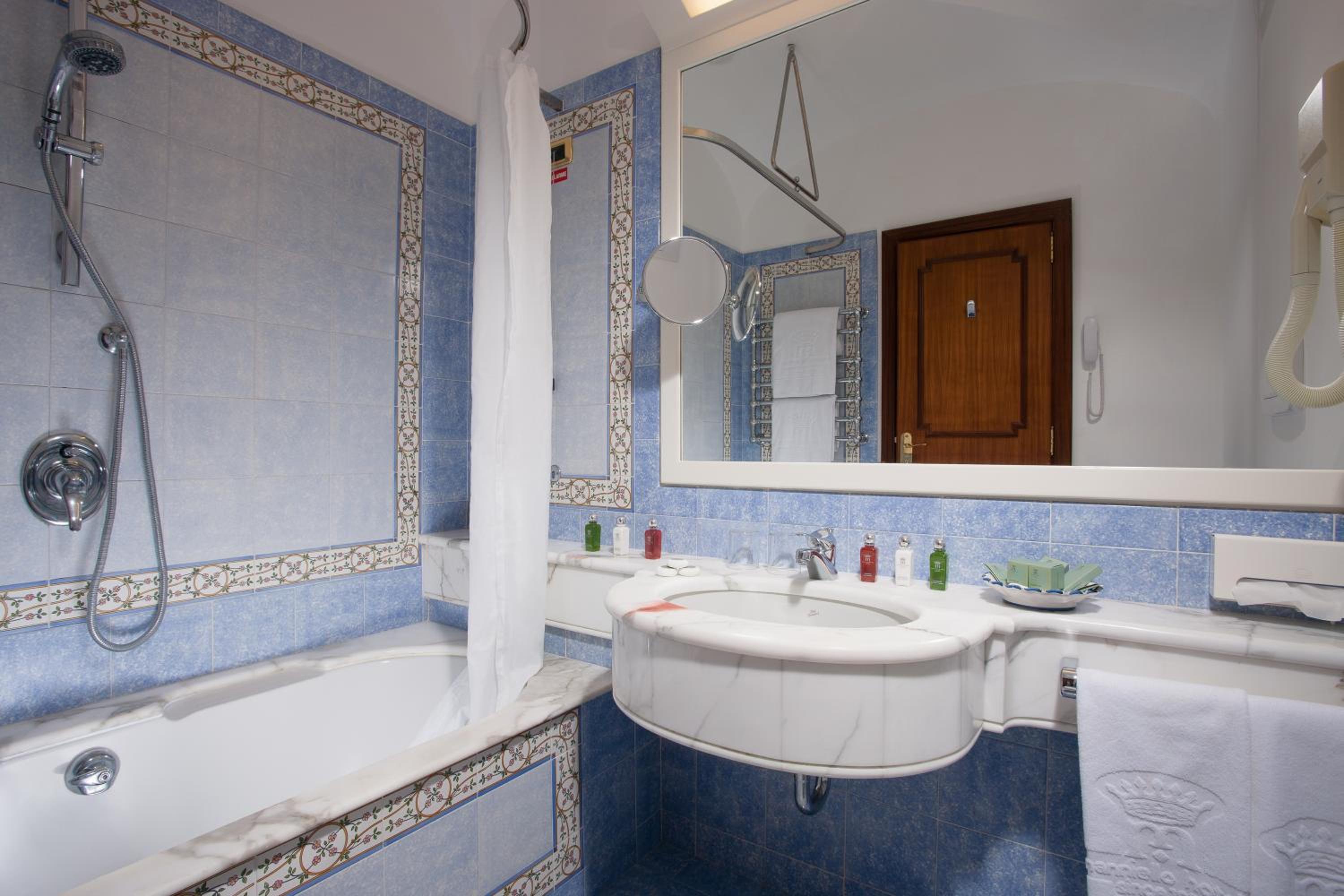 Classic Double or Twin Room with Balcony photo 2