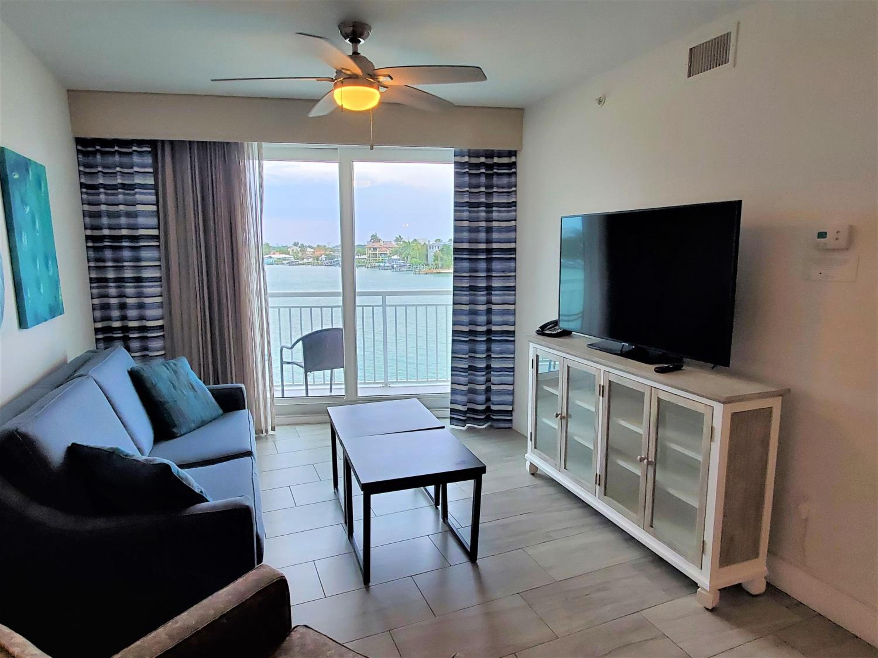 Two-Bedroom Two Bath Bay Front Premium Suite - Photo 5