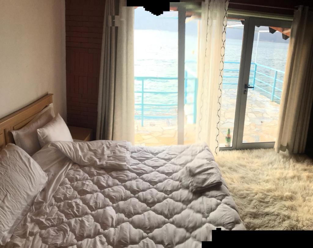Suite with Lake View photo 1