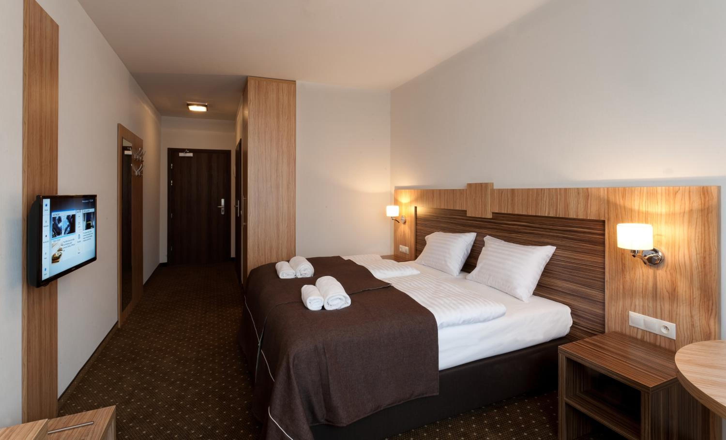 Deluxe King Room - Photo 2