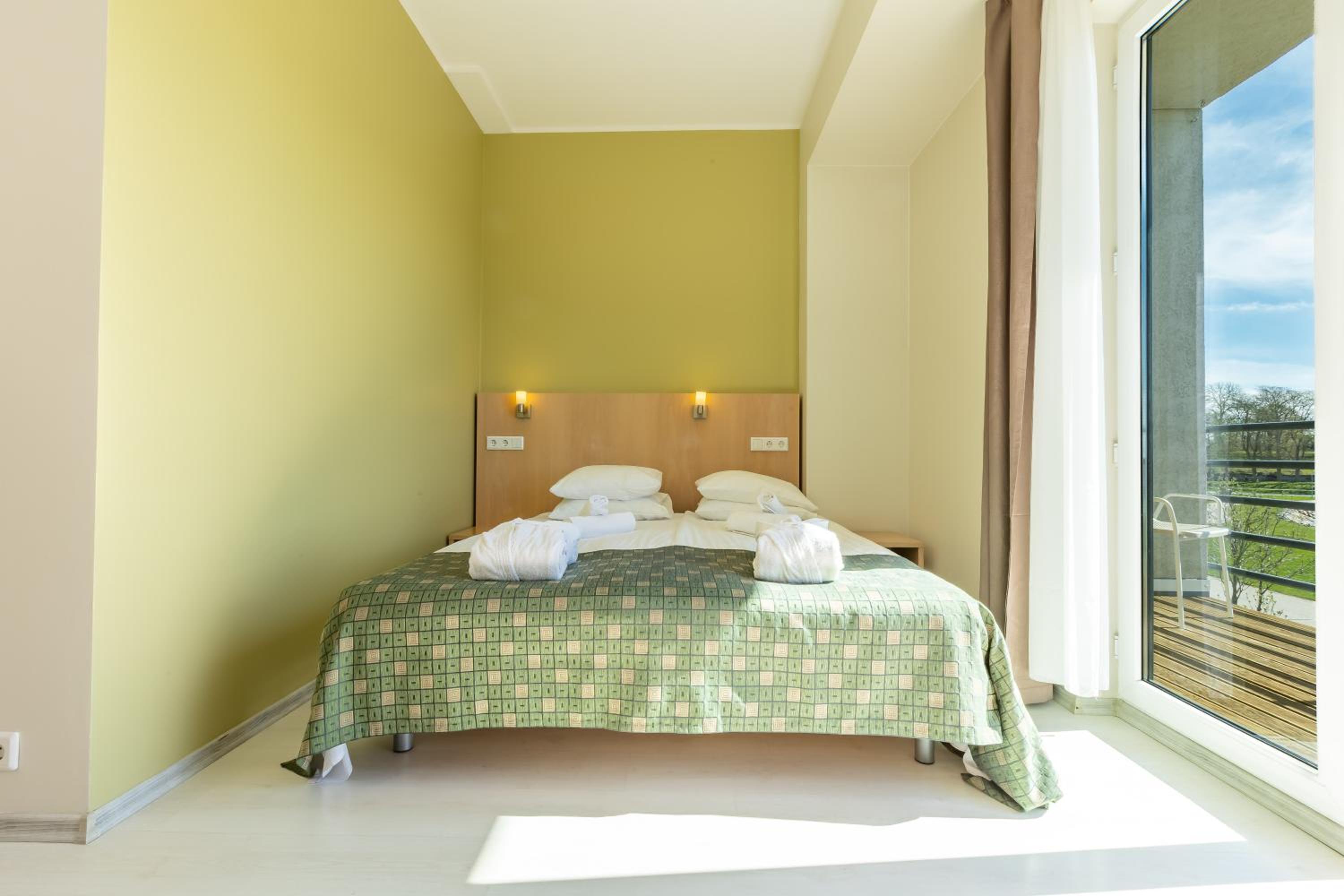 Superior Double Room with Balcony and Spa Access - Photo 18