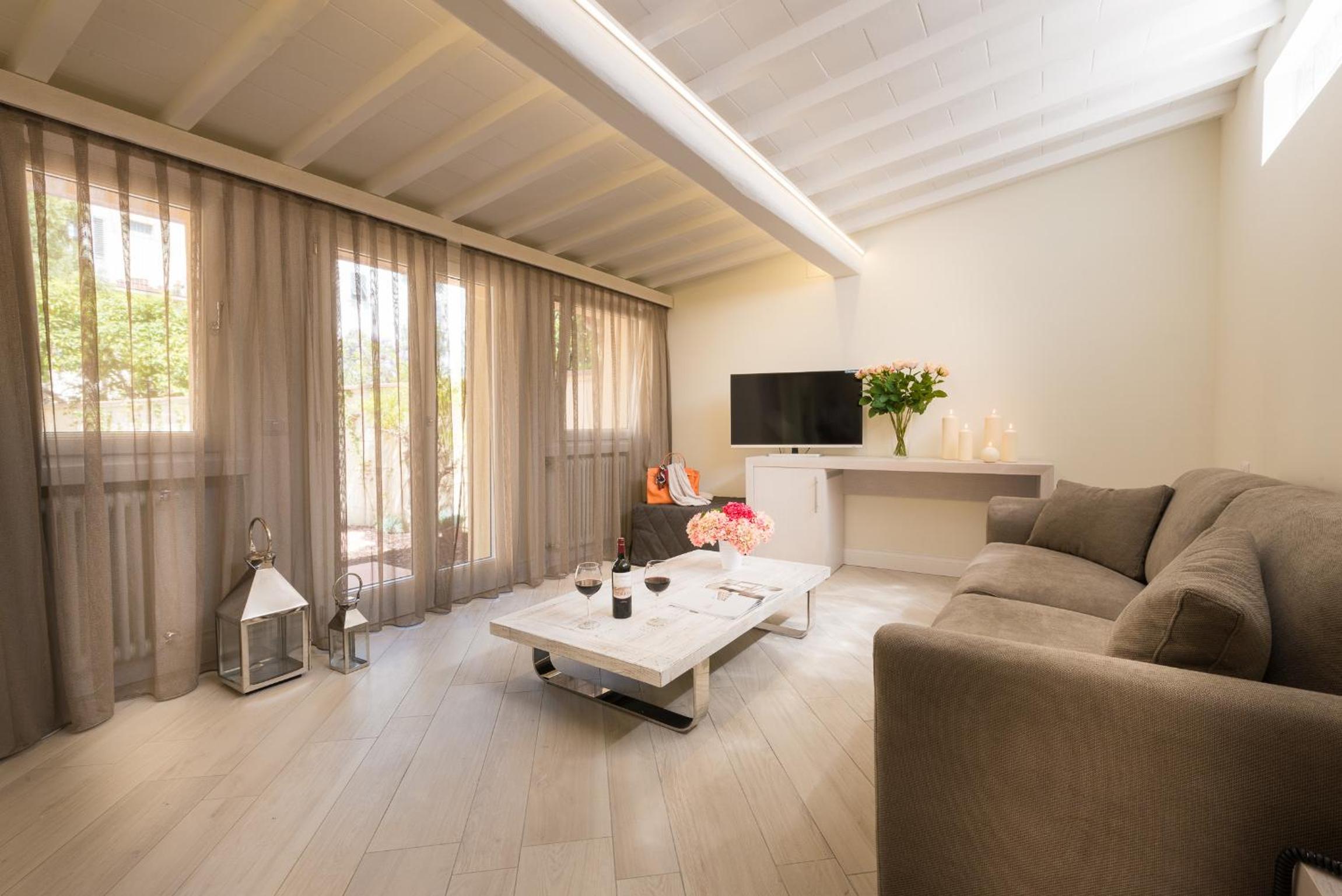 Suite with Garden View & Pool Access photo 1