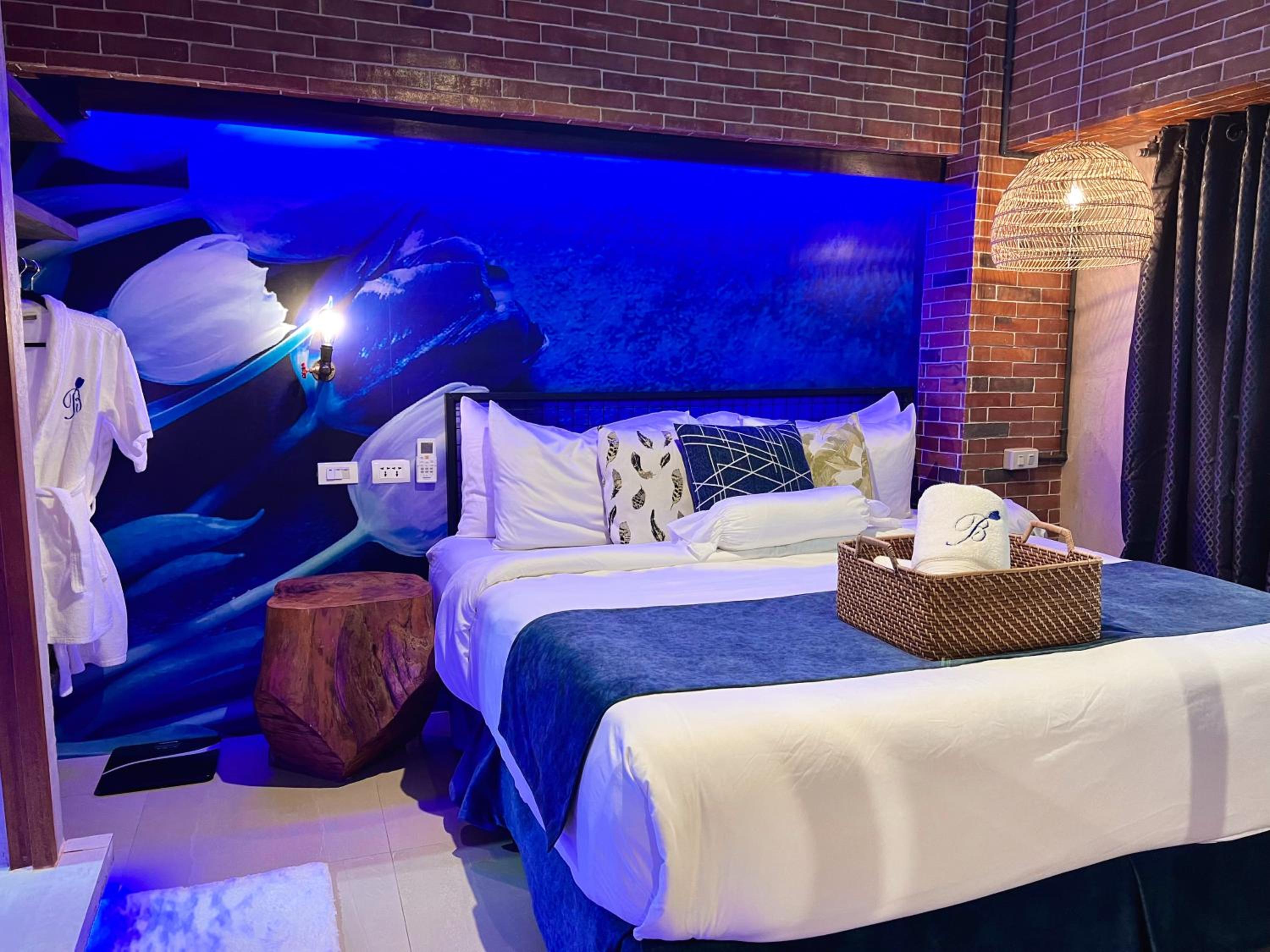 Superior King Suite