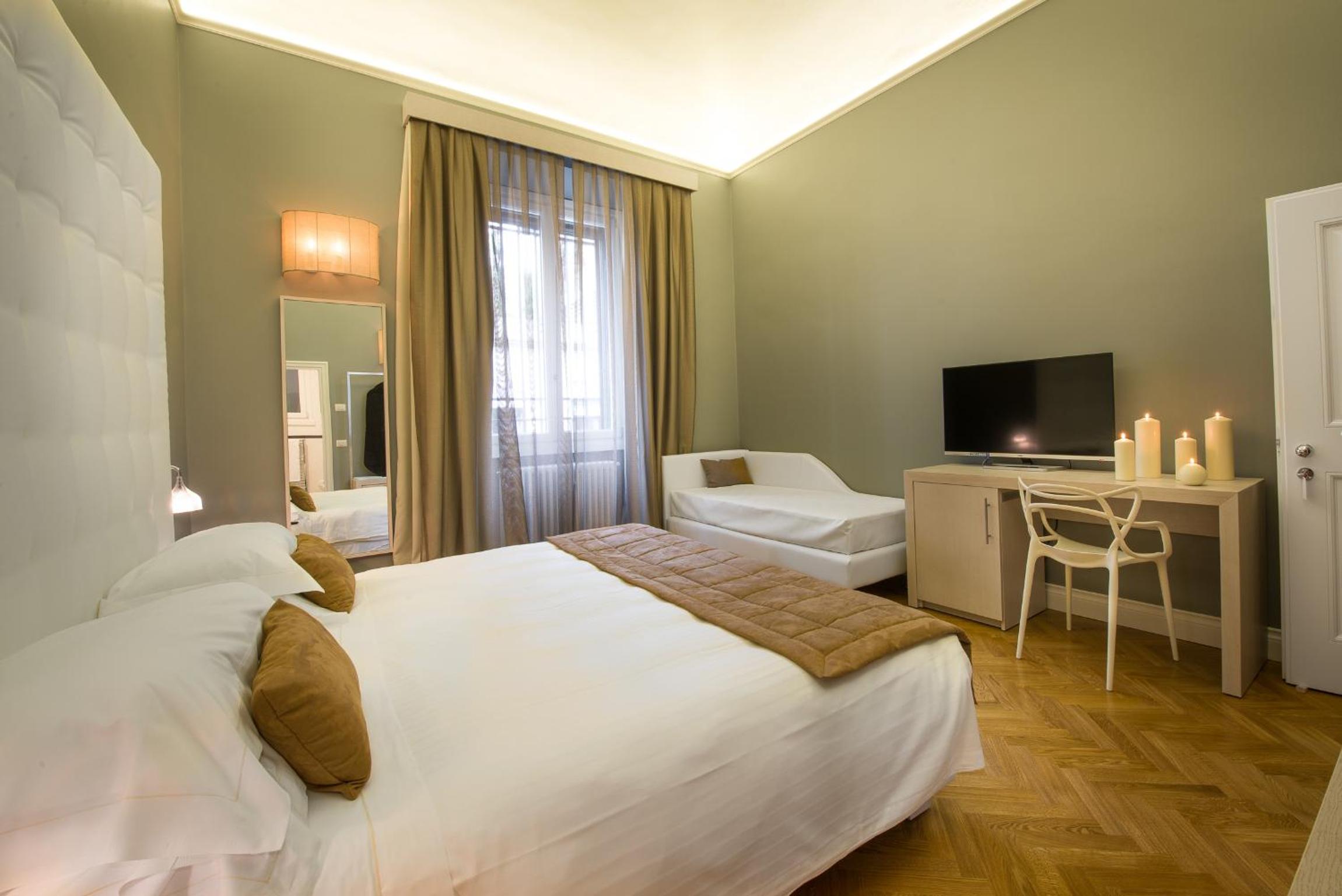 Deluxe Double Room with Pool Access photo 3