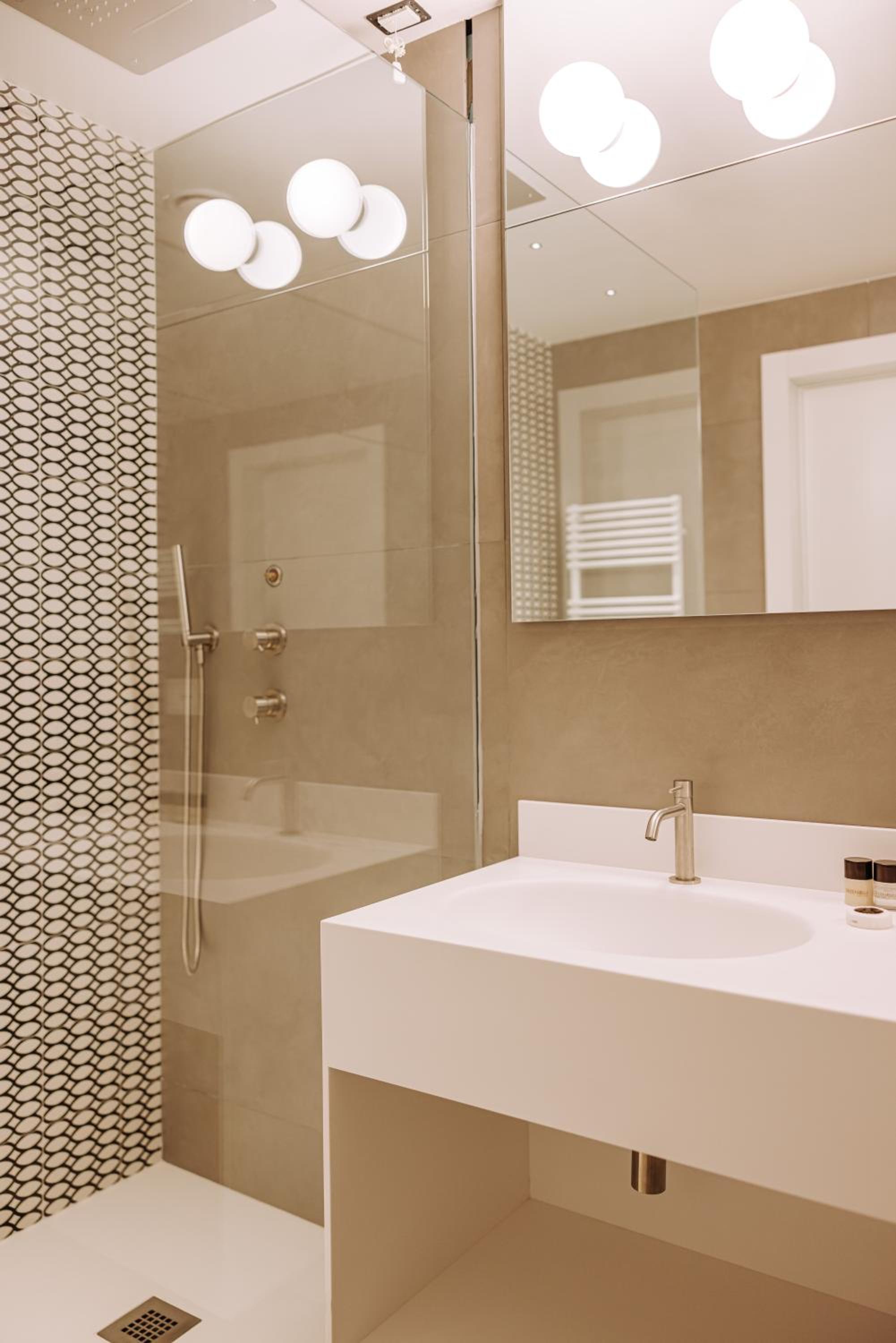 Deluxe Double or Twin Room - Photo 3