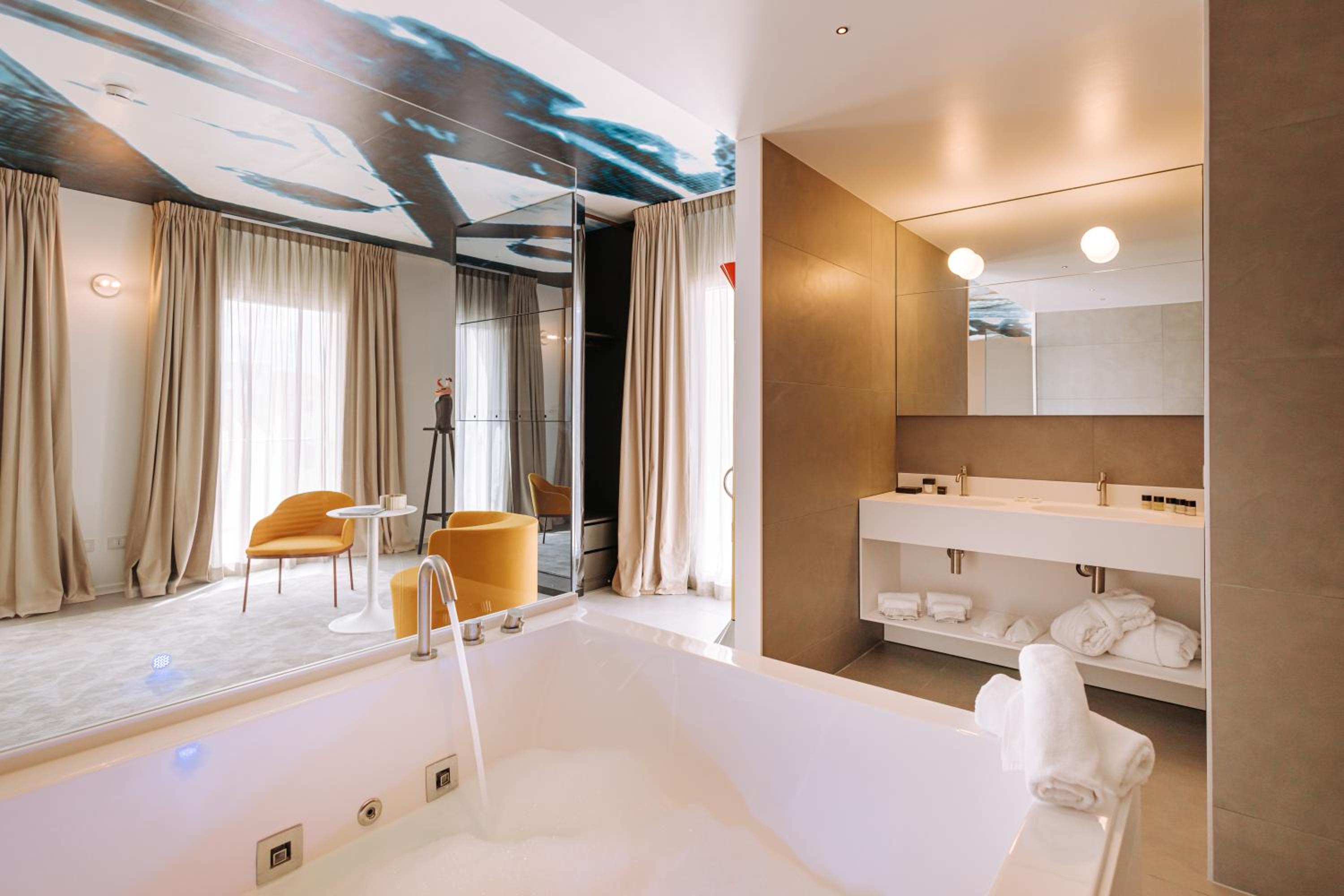 Suite - Photo 4