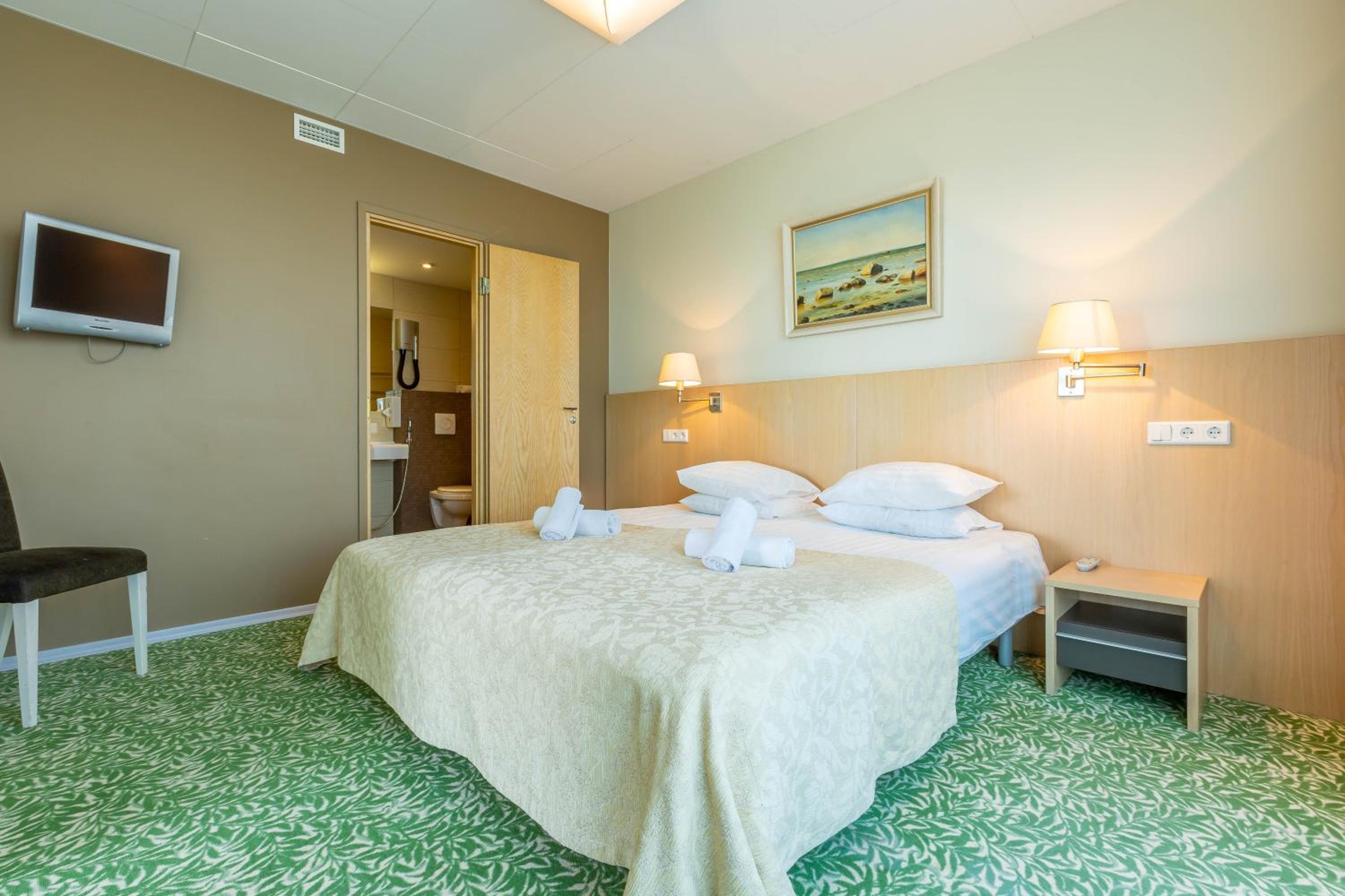 Commodore Suite - Photo 1