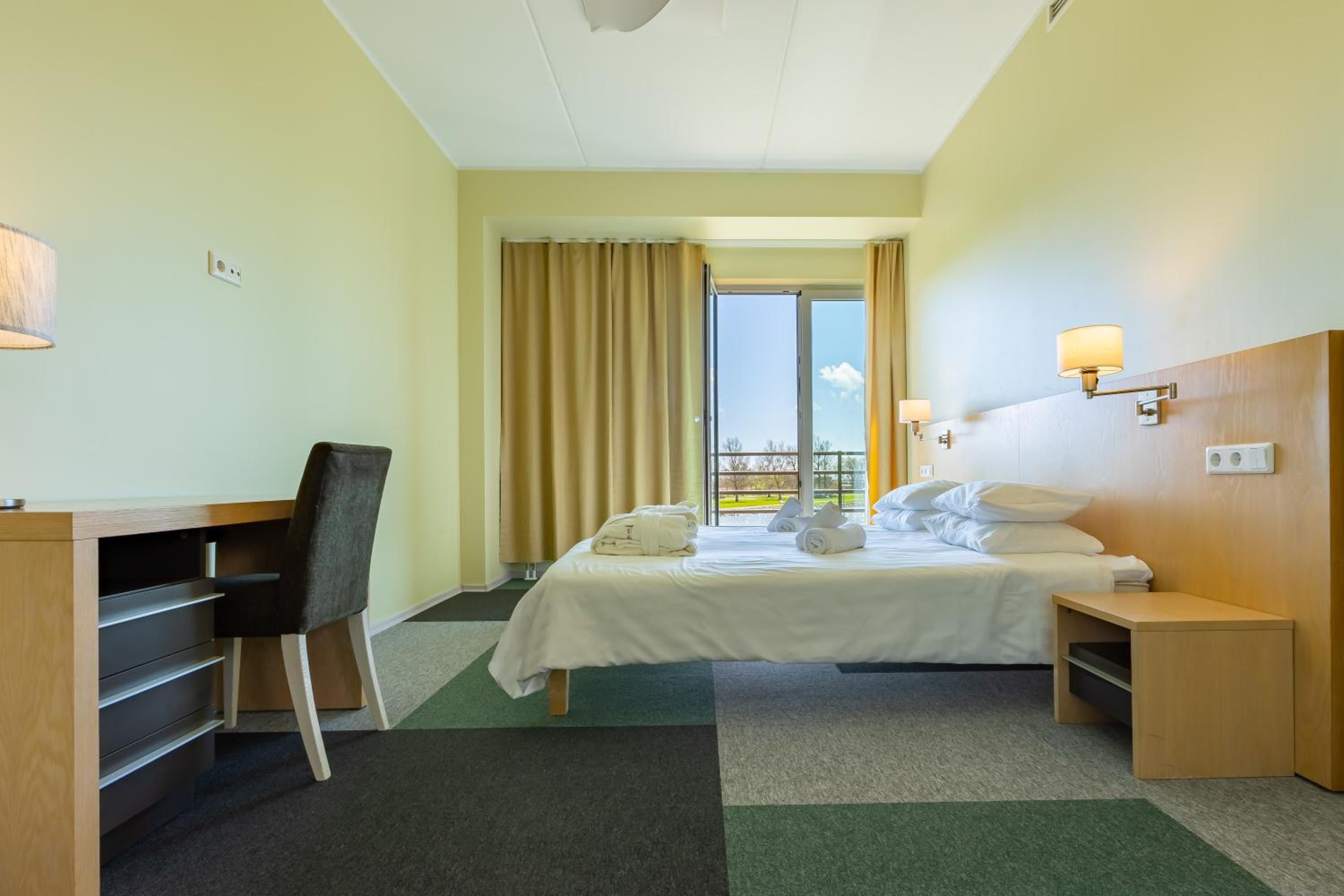 Superior Suite with Sauna and Spa Access - Photo 8