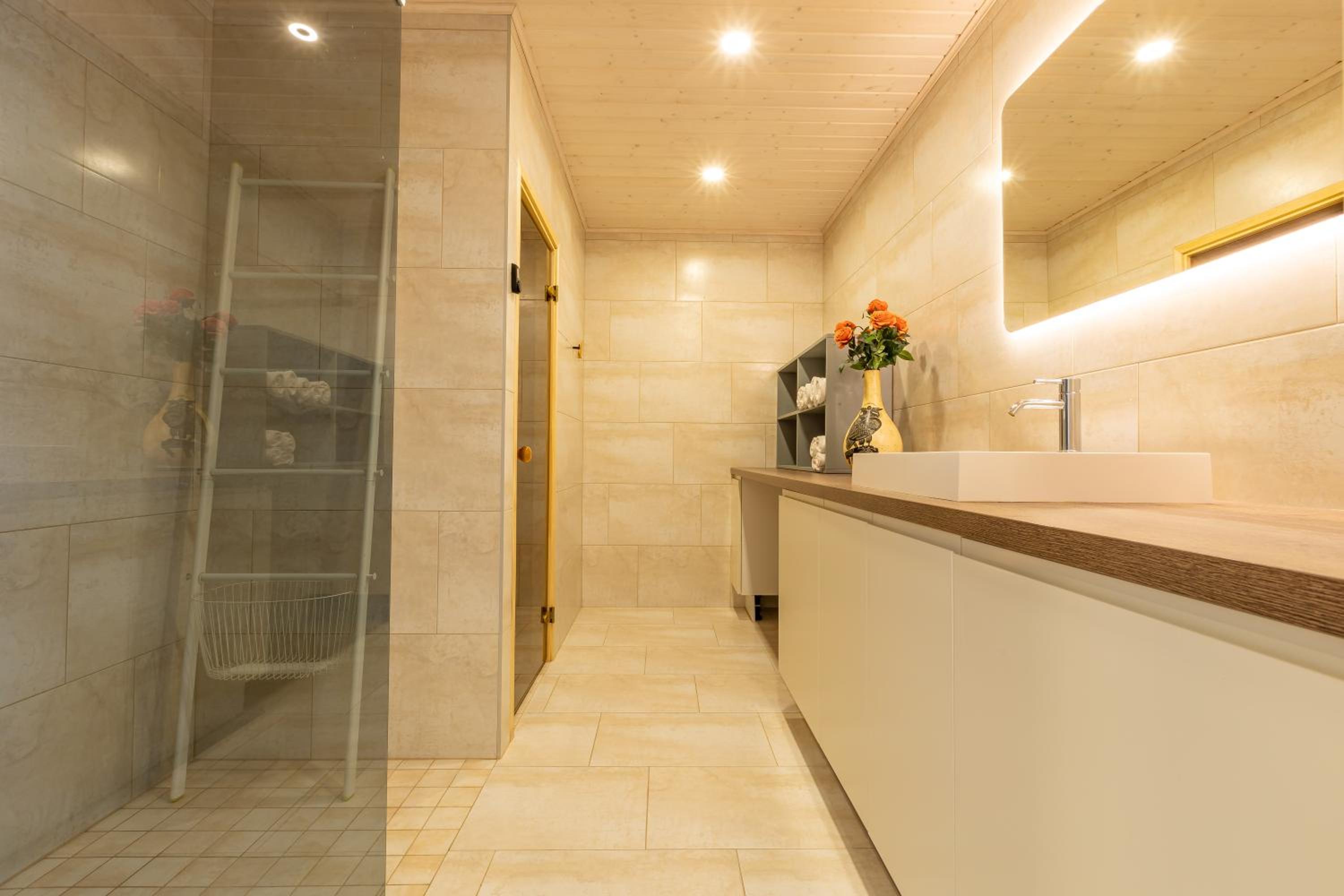 Suite with Sea View - Photo 12
