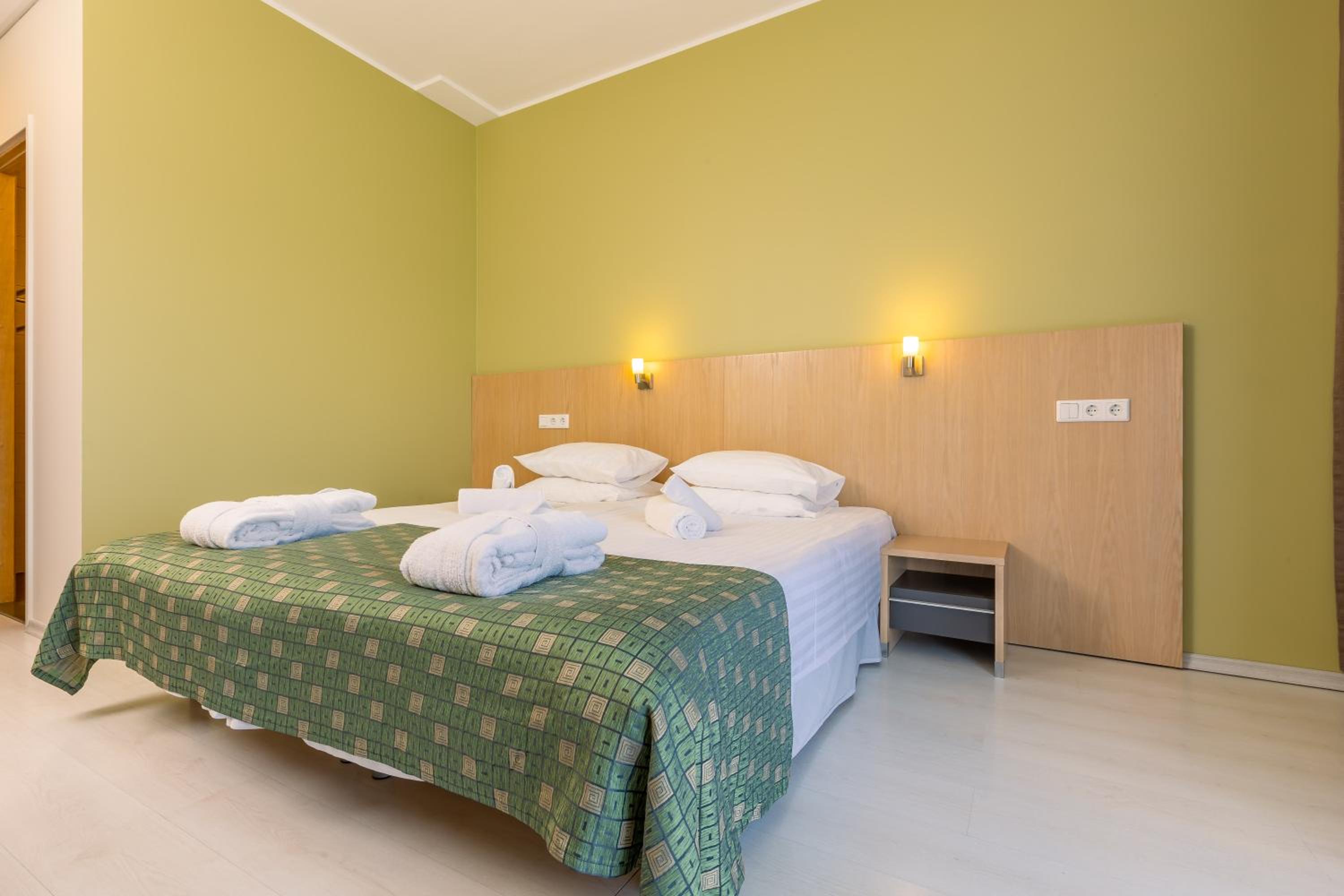 Superior Double Room with Balcony and Spa Access - Photo 7