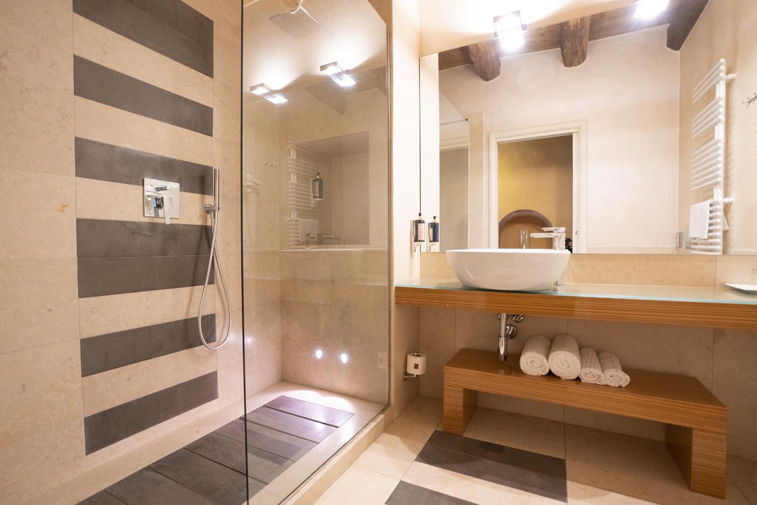 Deluxe Double or Twin Room photo 2