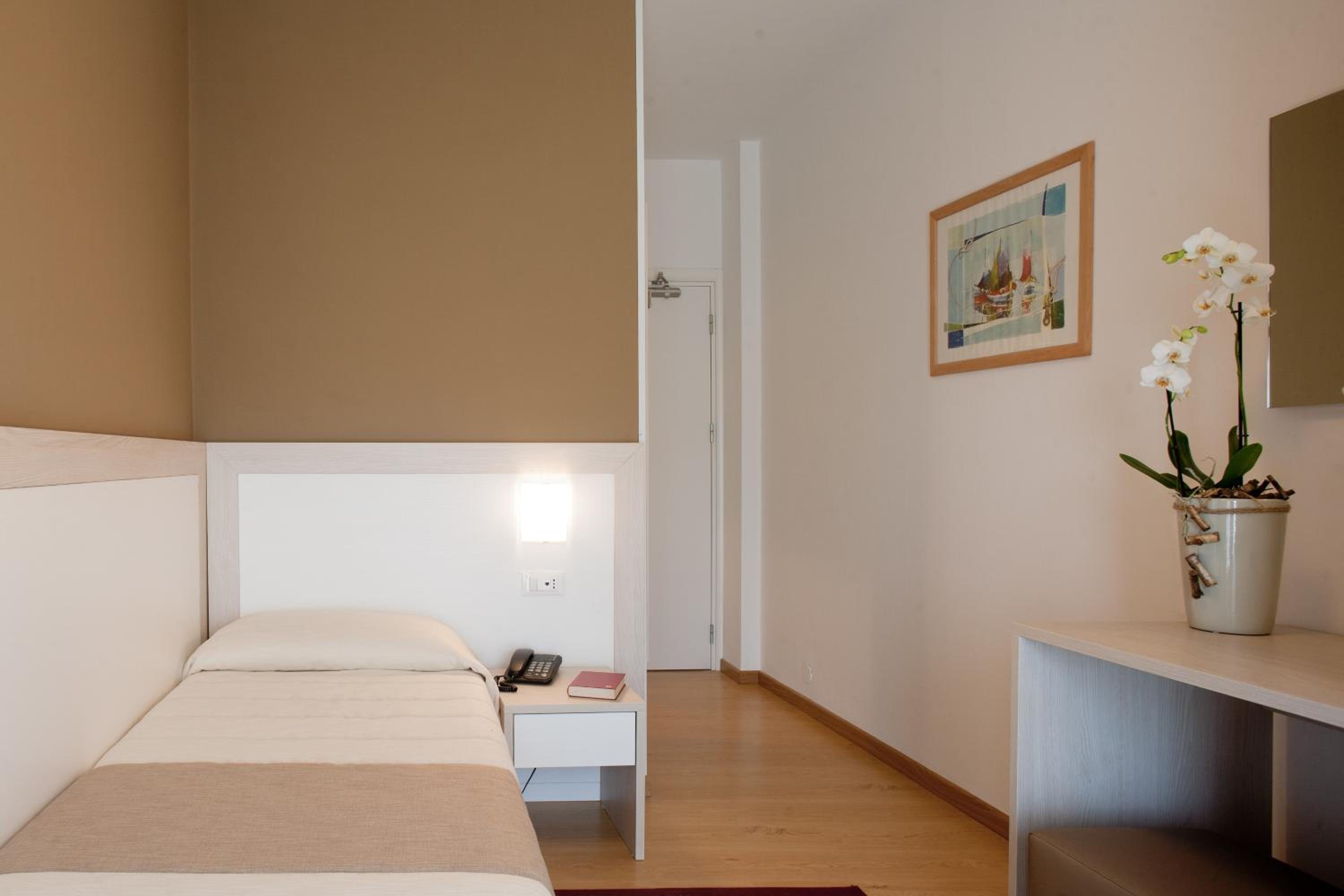 Single Room photo 3