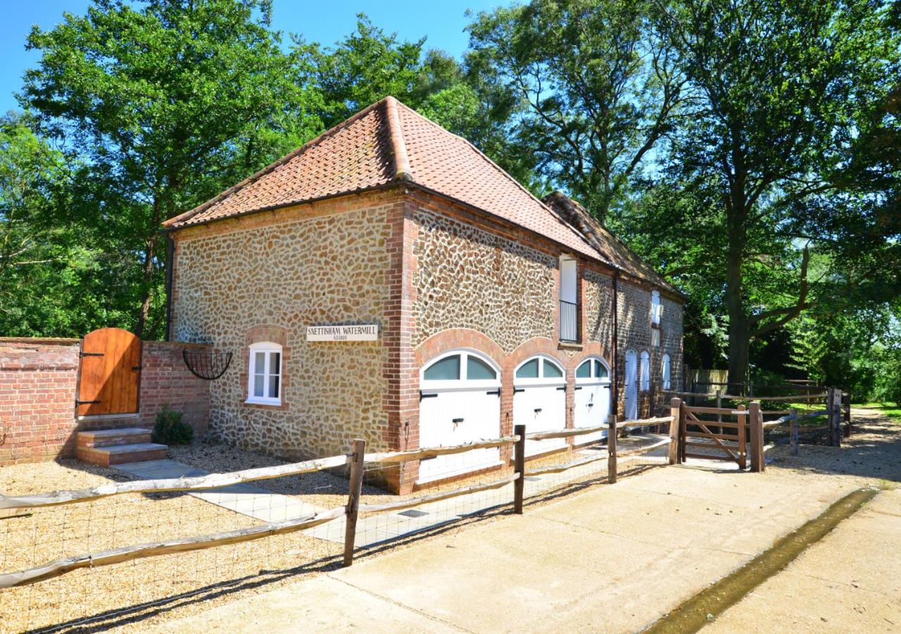Three-Bedroom House photo 2