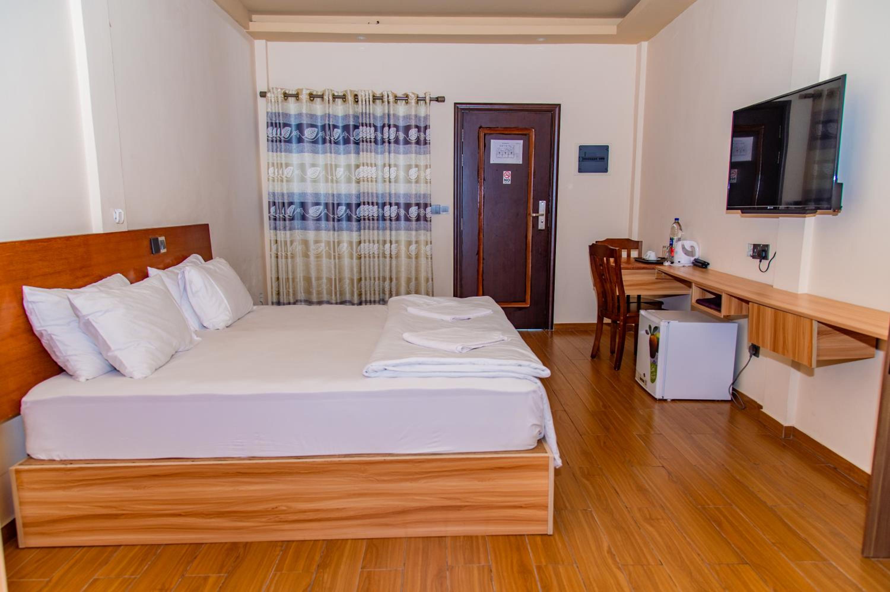 Deluxe Double or Twin Room with Balcony - Photo 9