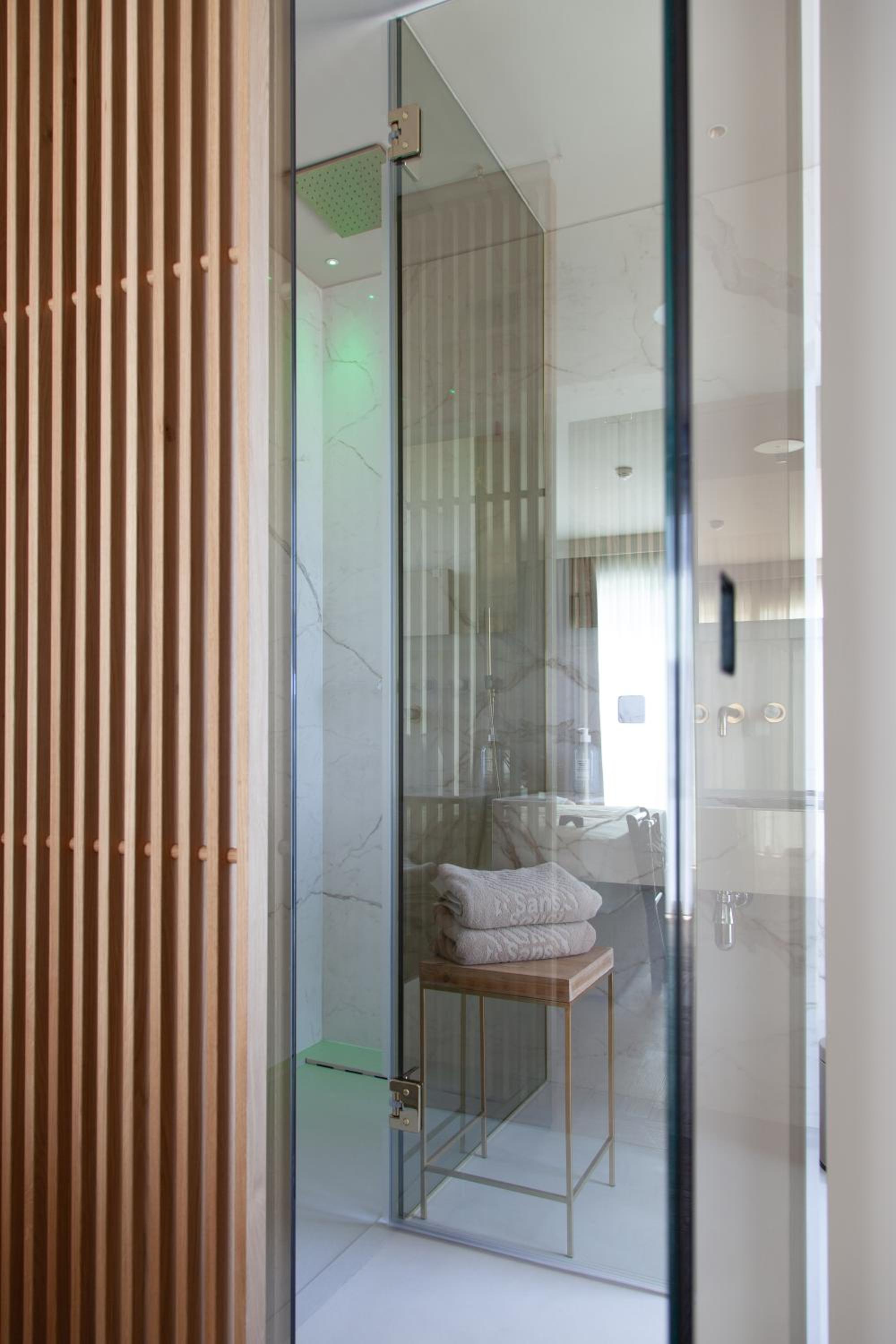 Junior Suite with Sea View - Photo 4