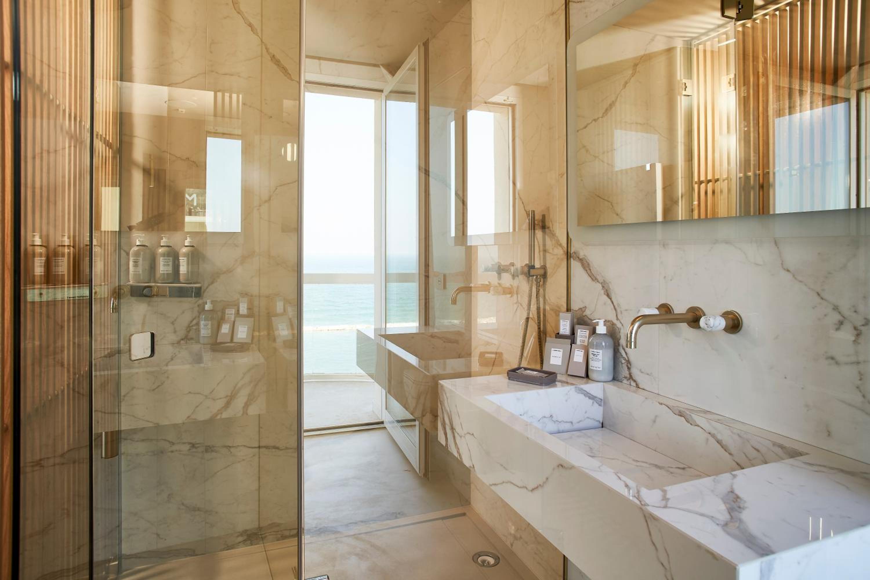 Junior Suite with Sea View - Photo 2