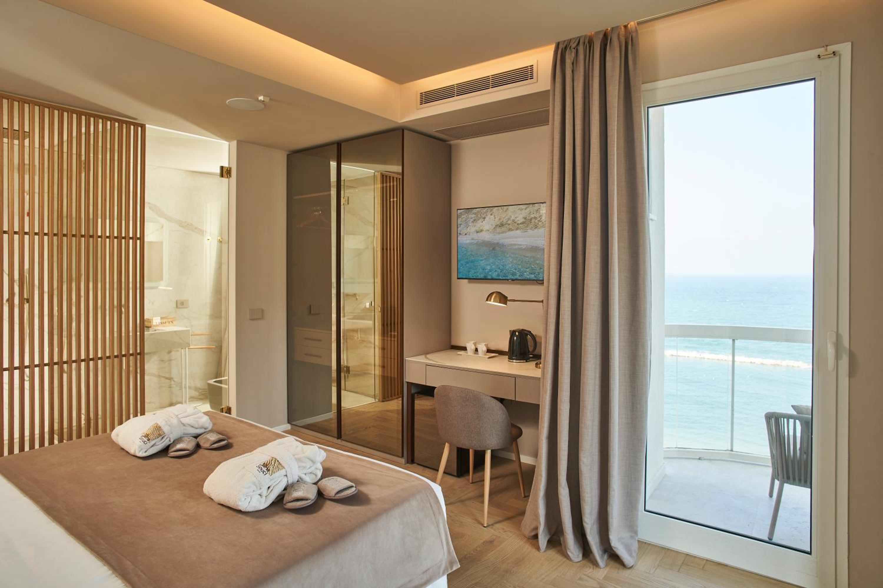 Junior Suite with Sea View - Photo 8