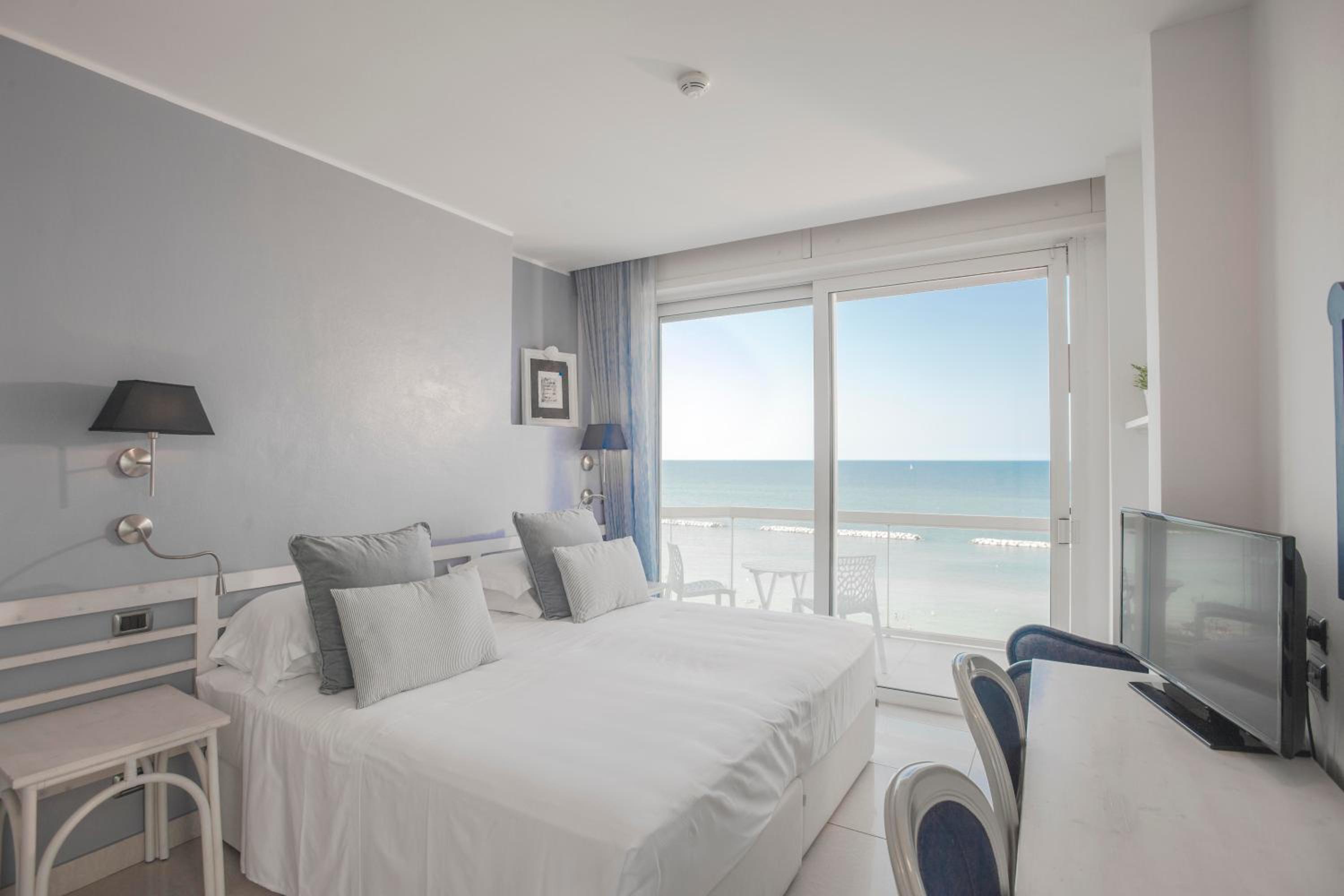 Deluxe Double or Twin Room - Photo 2