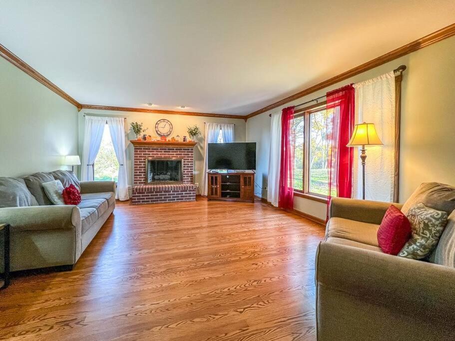 Three-Bedroom House photo 3