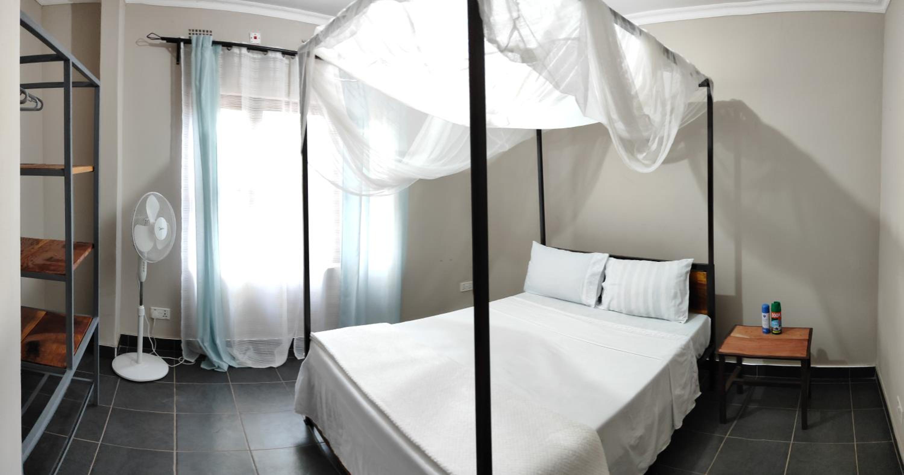 Double Room With Shared Bathroom photo 1