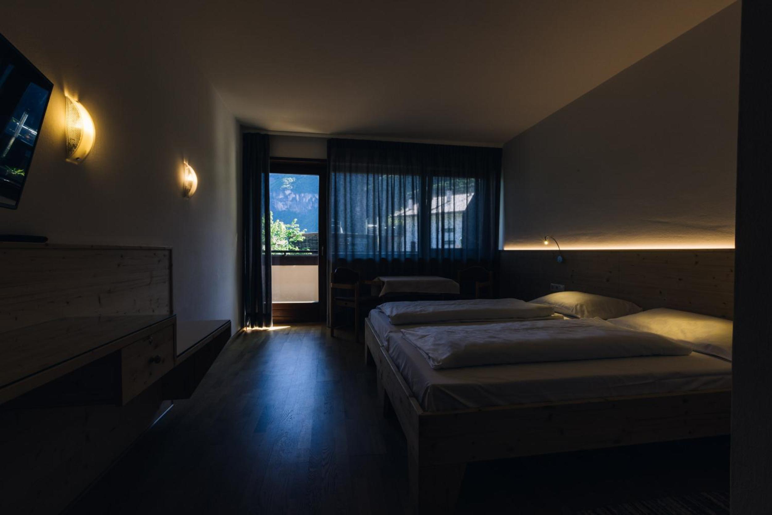 Economy Double Room - Photo 9