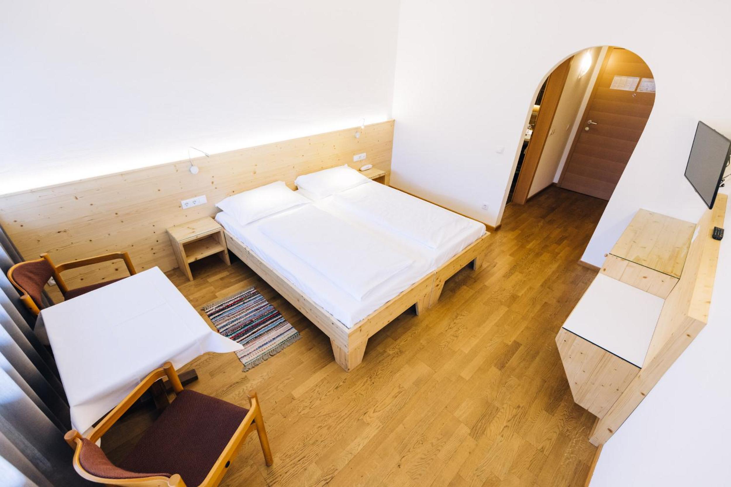 Economy Double Room - Photo 8