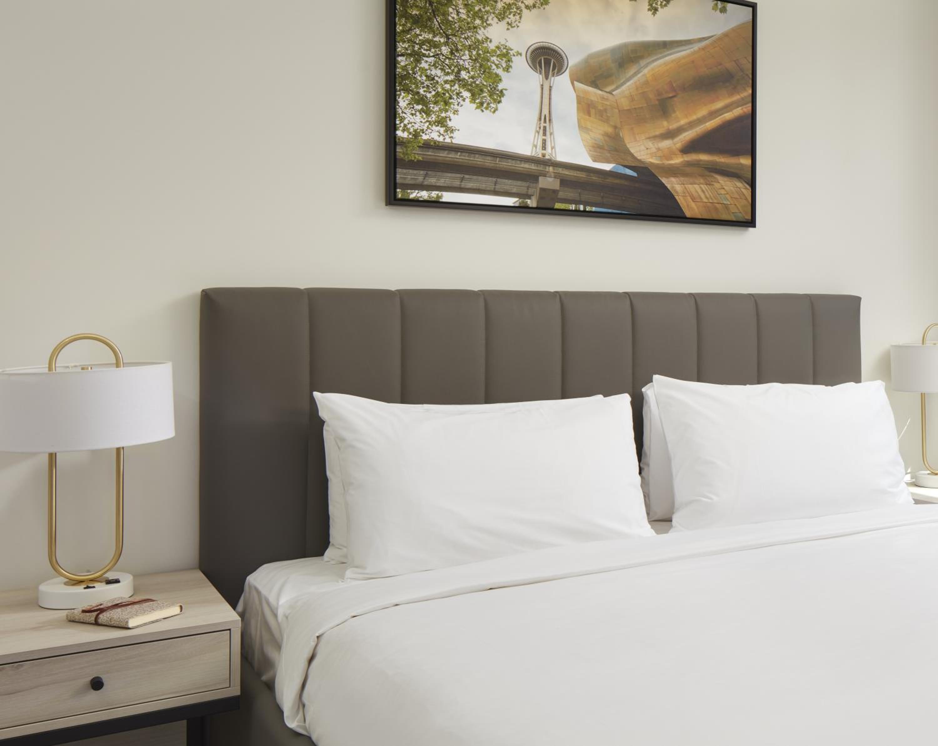 One-Bedroom Suite thumbnail 5