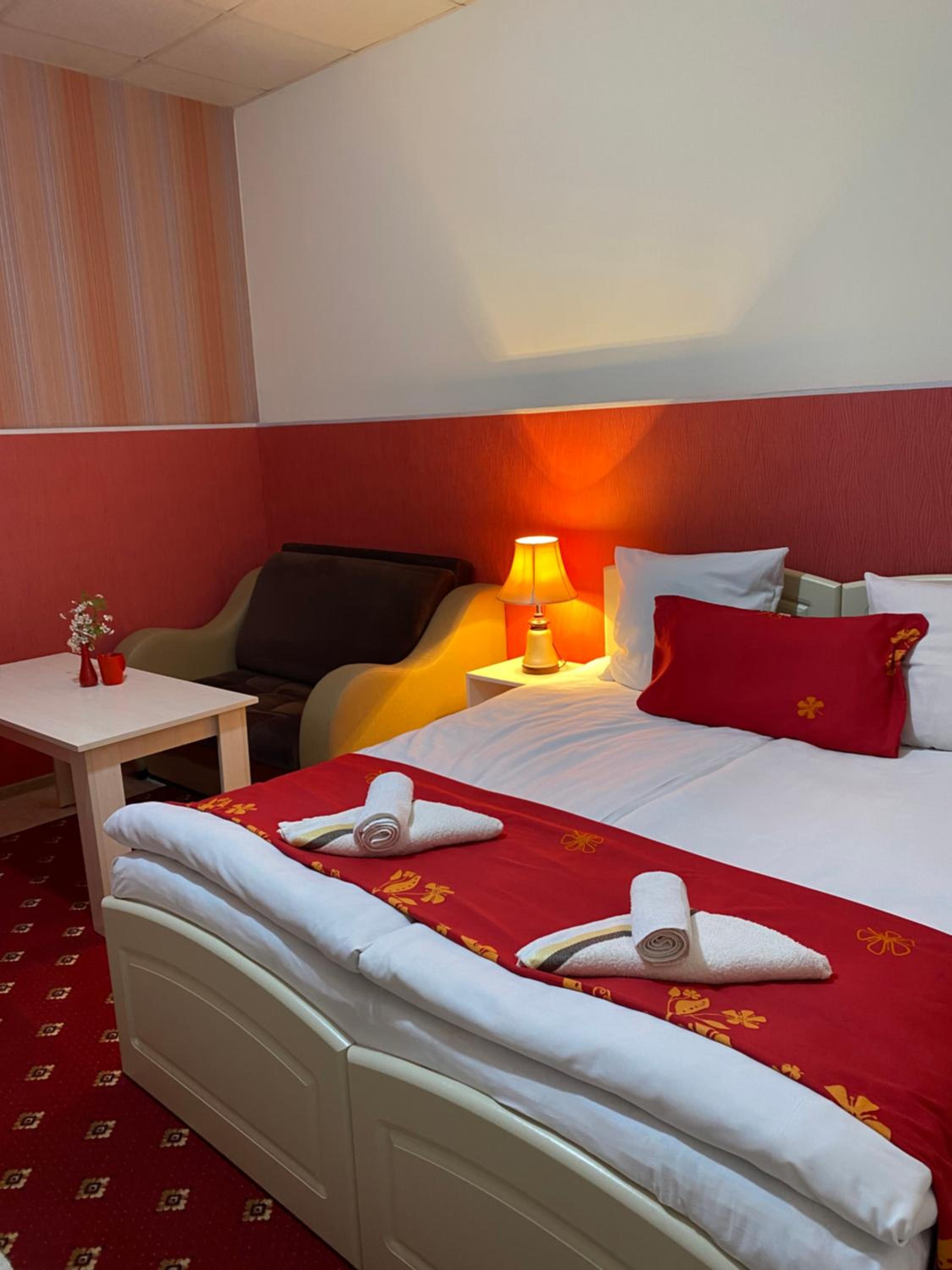 Deluxe Double Room with Shower photo 3