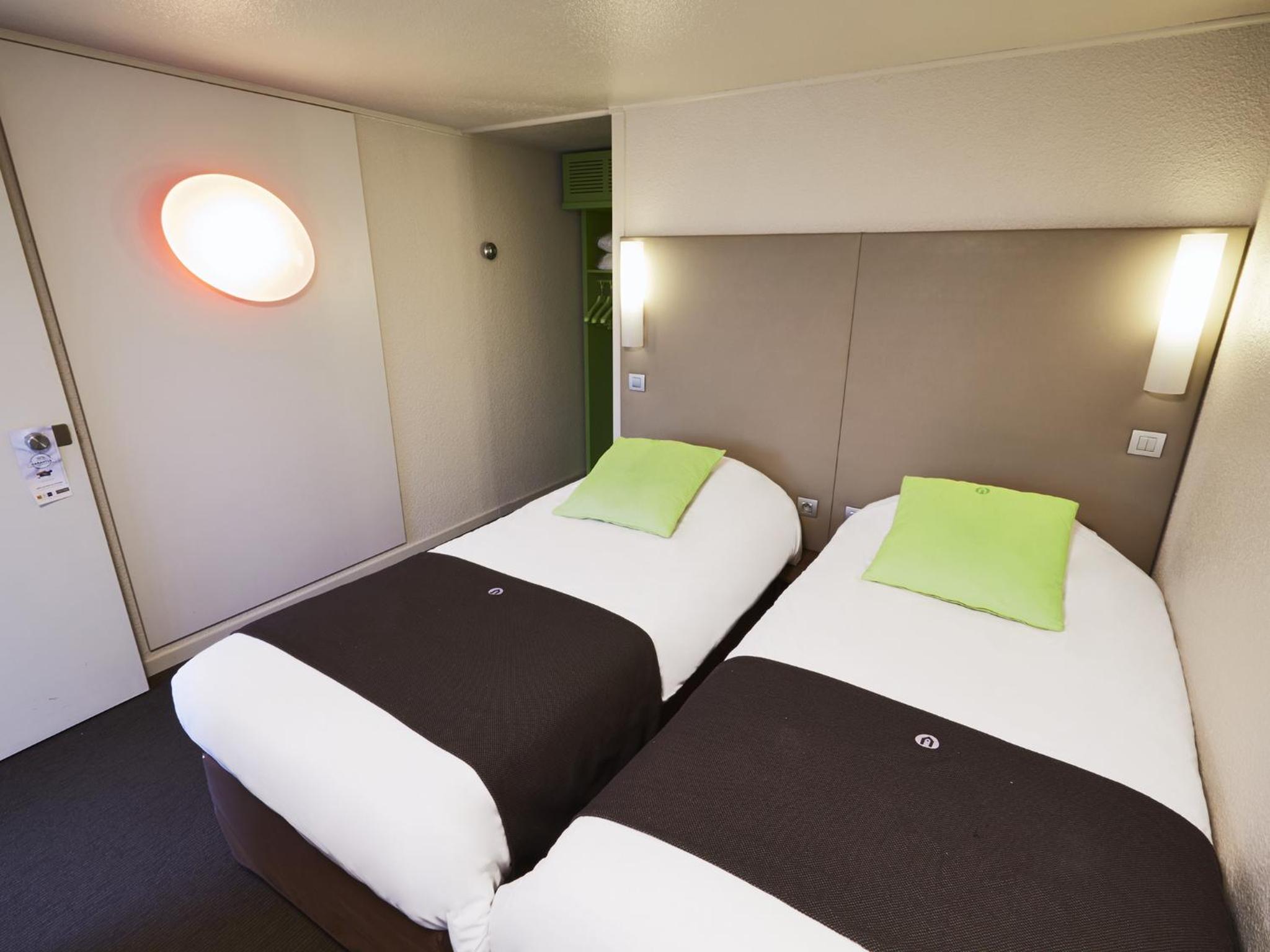 Standard Twin Room - Photo 4