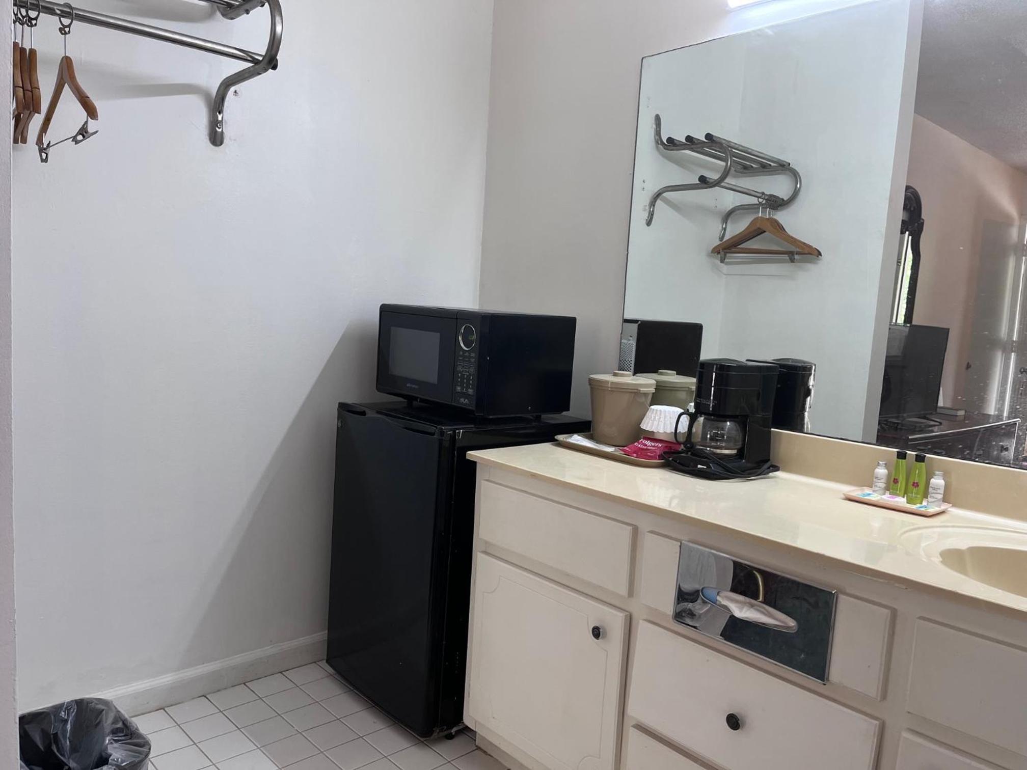Standard Double Room - Photo 4