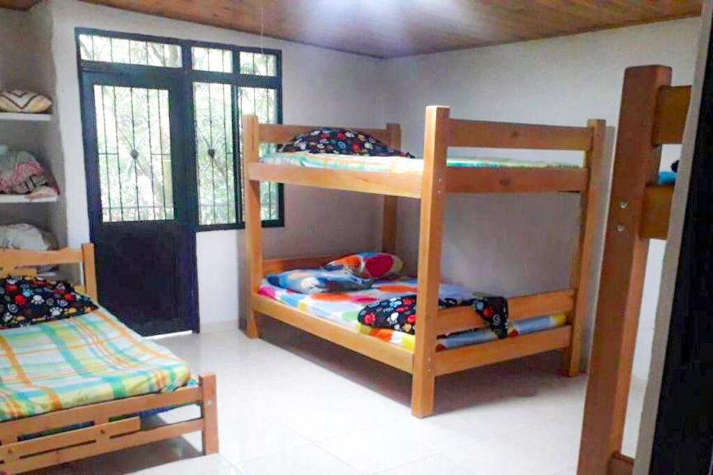 Five-Bedroom House photo 1