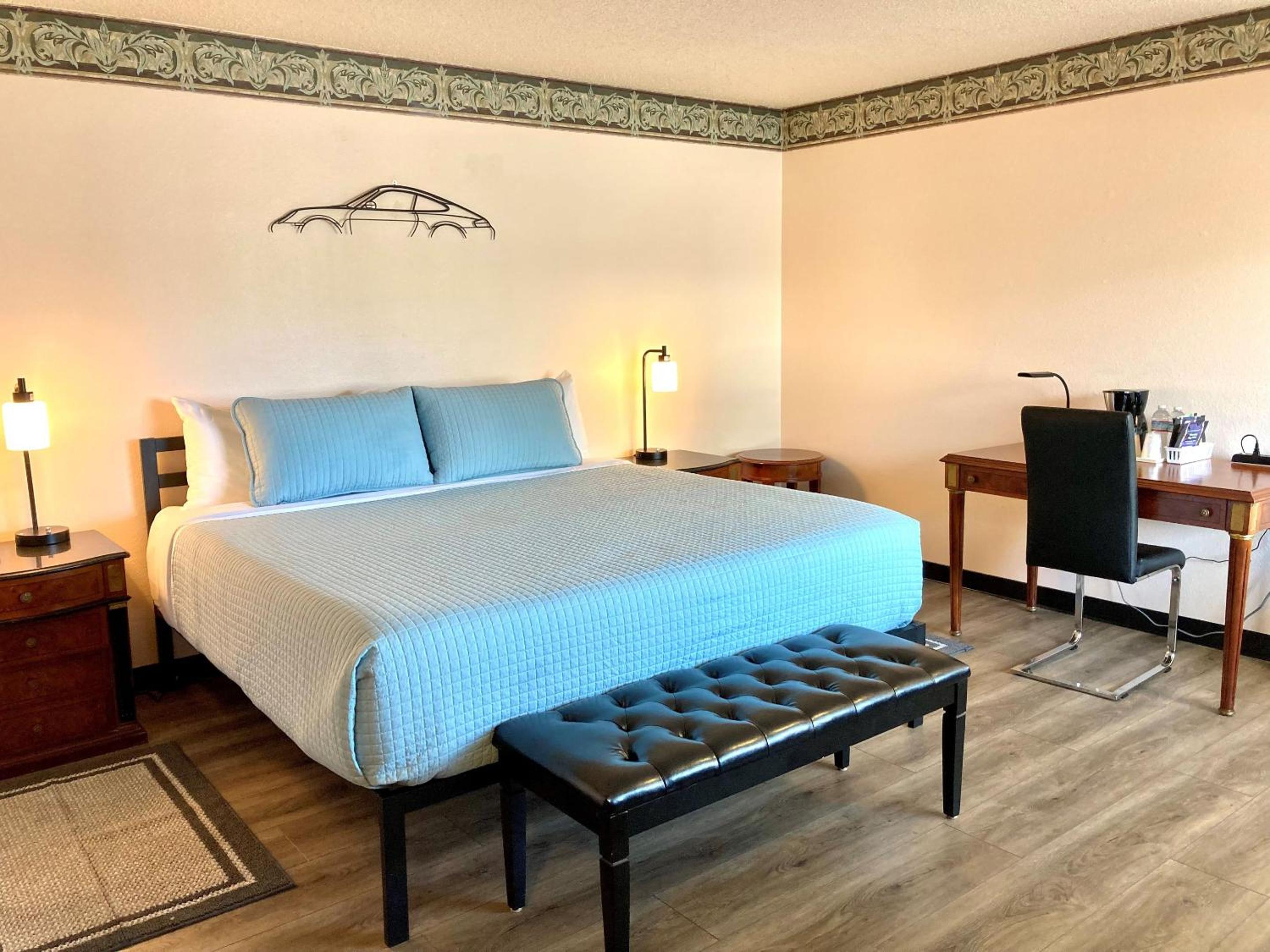 Deluxe King Room - Photo 1