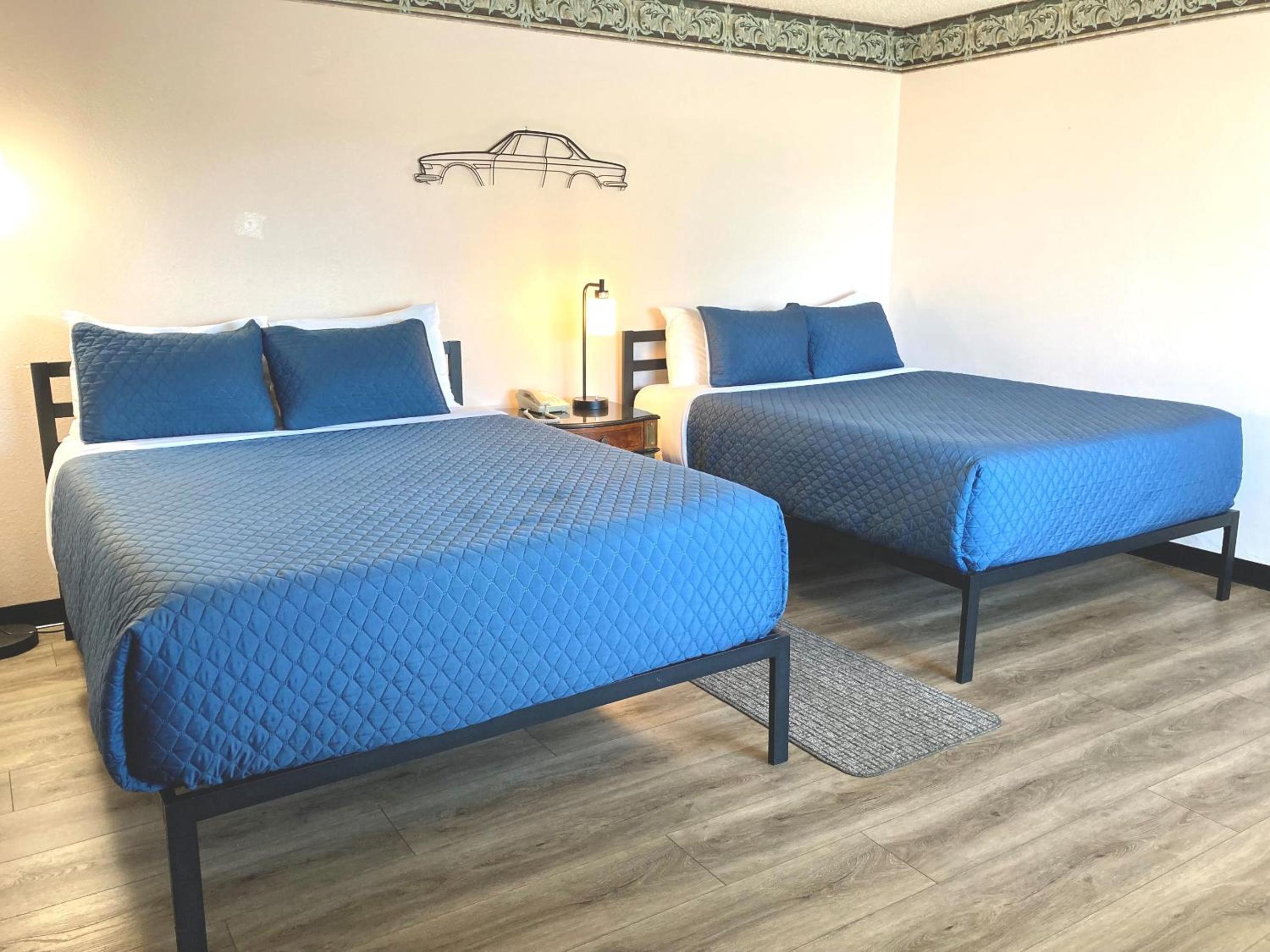 Large Double Room - Photo 1