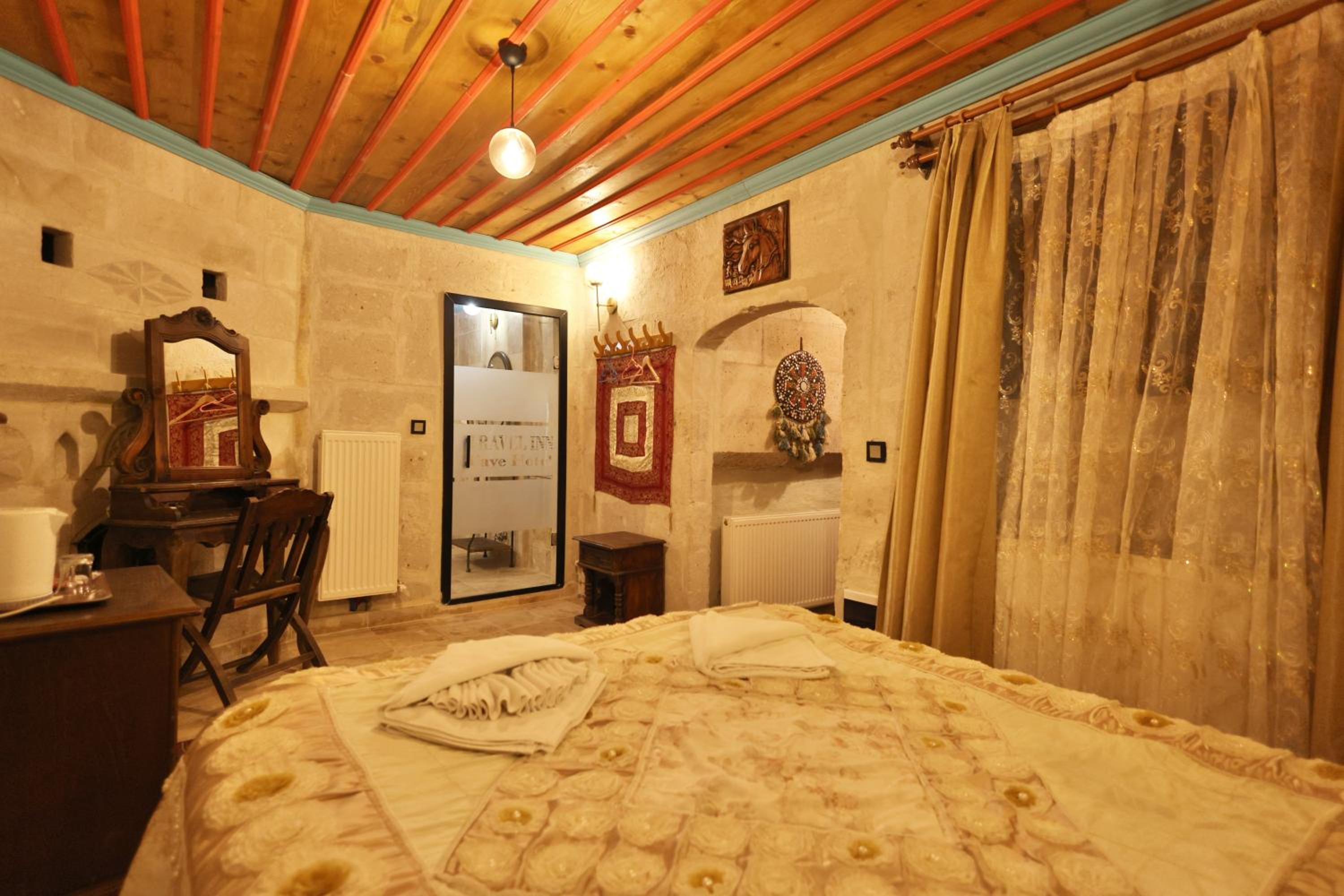 Deluxe Junior Suite photo 3