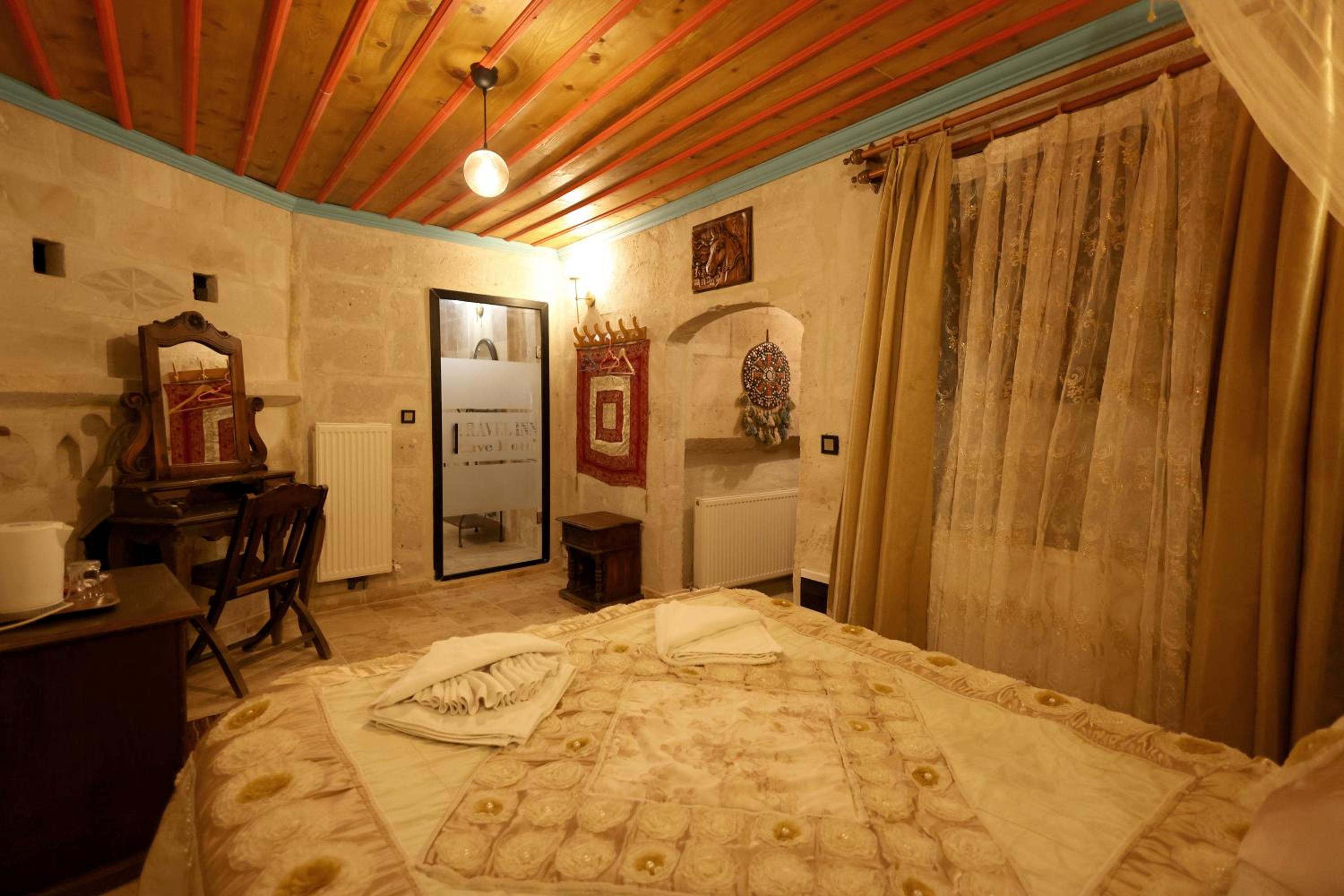 Suite with Spa Bath photo 1