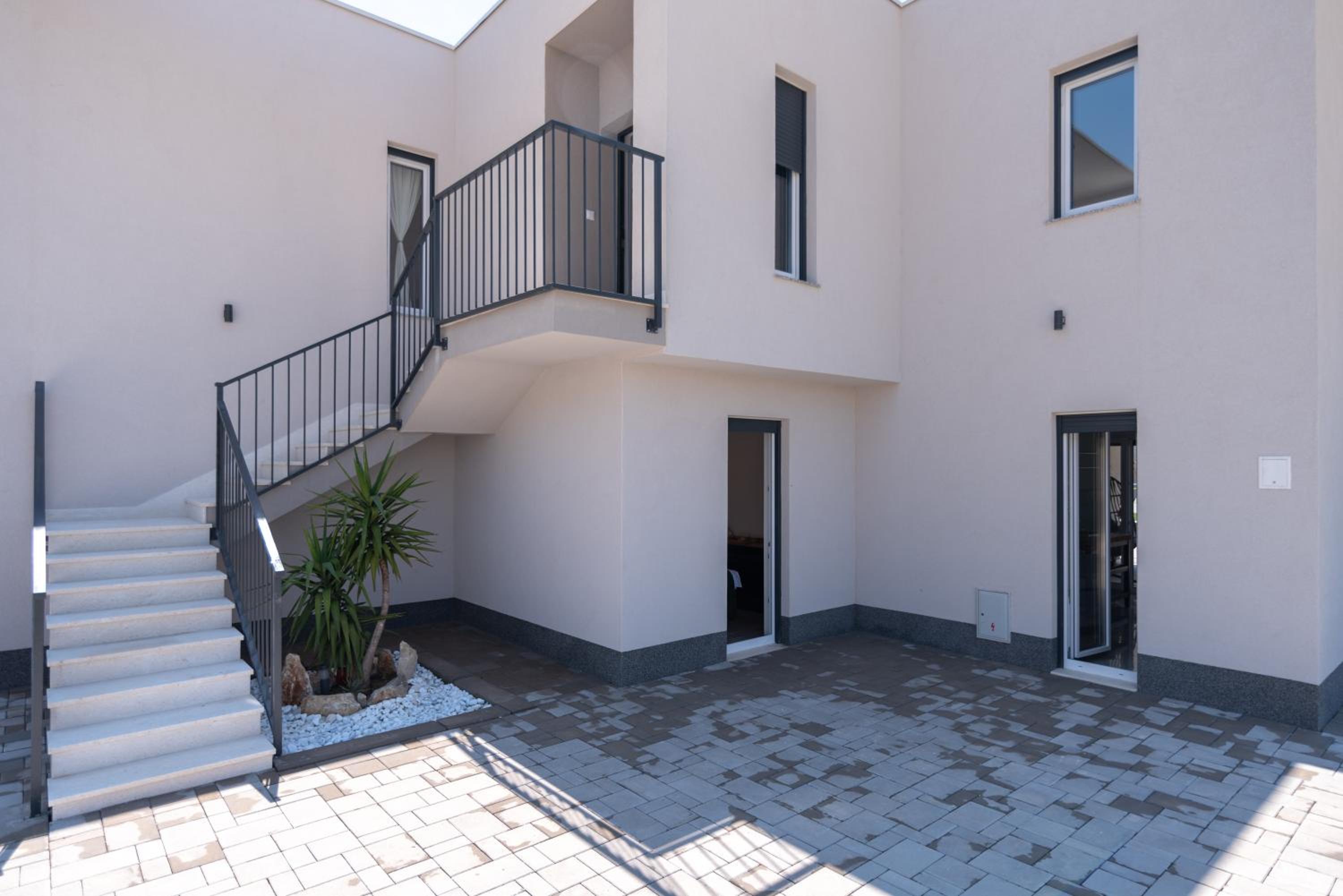 Apartment - Ground Floor photo 2