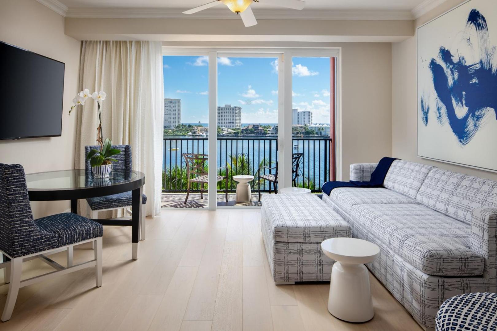 Junior Suite with Two Queen Beds and Balcony (Non Smoking) photo 2