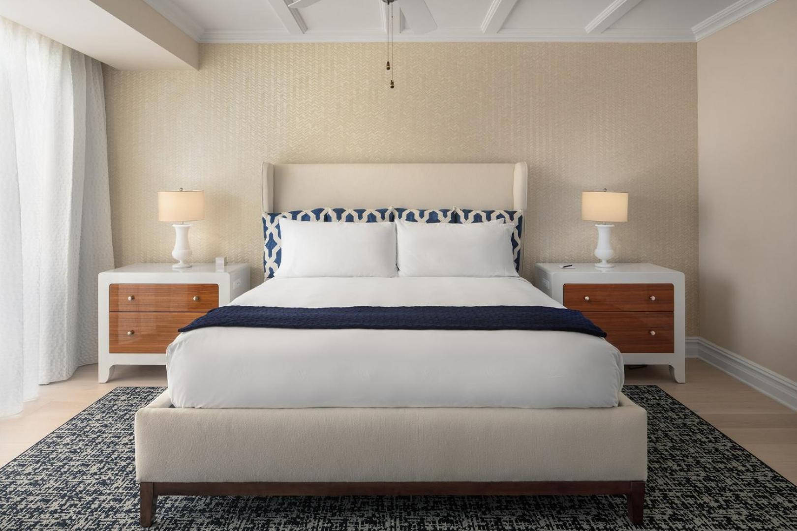 Junior Suite with One King Bed (Non Smoking)