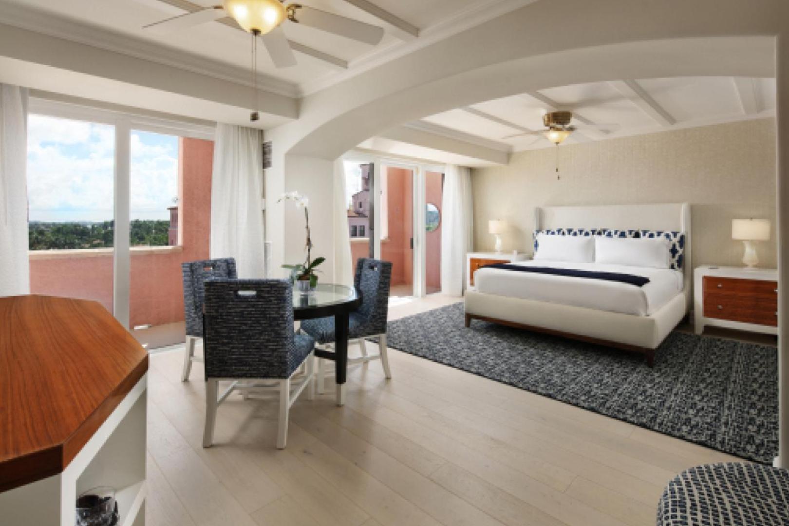 Junior Suite with One King Bed (Non Smoking) photo 3