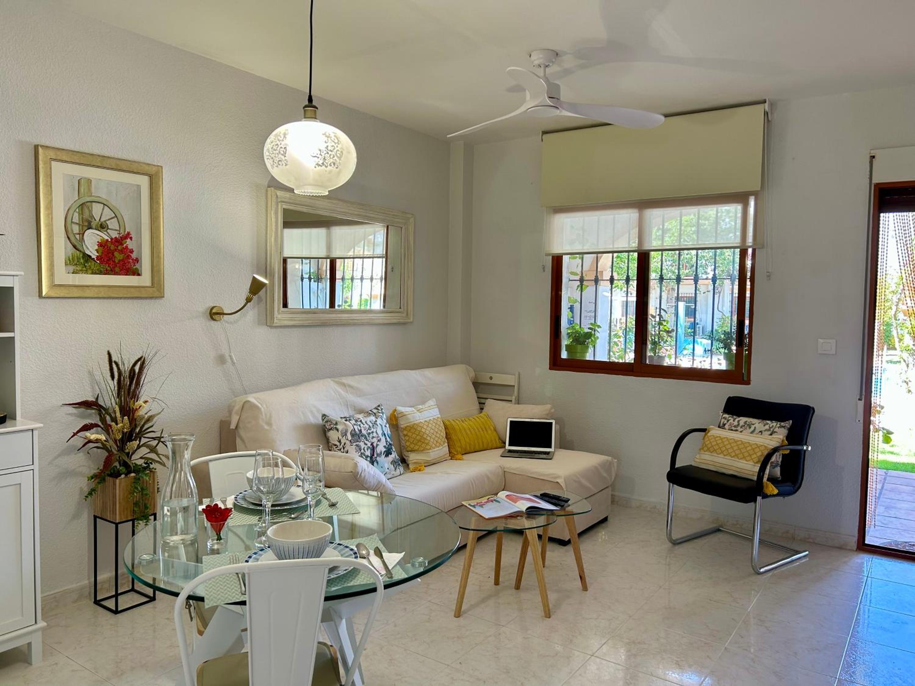 Apartamento en Planta Baja con Vista a la Piscina