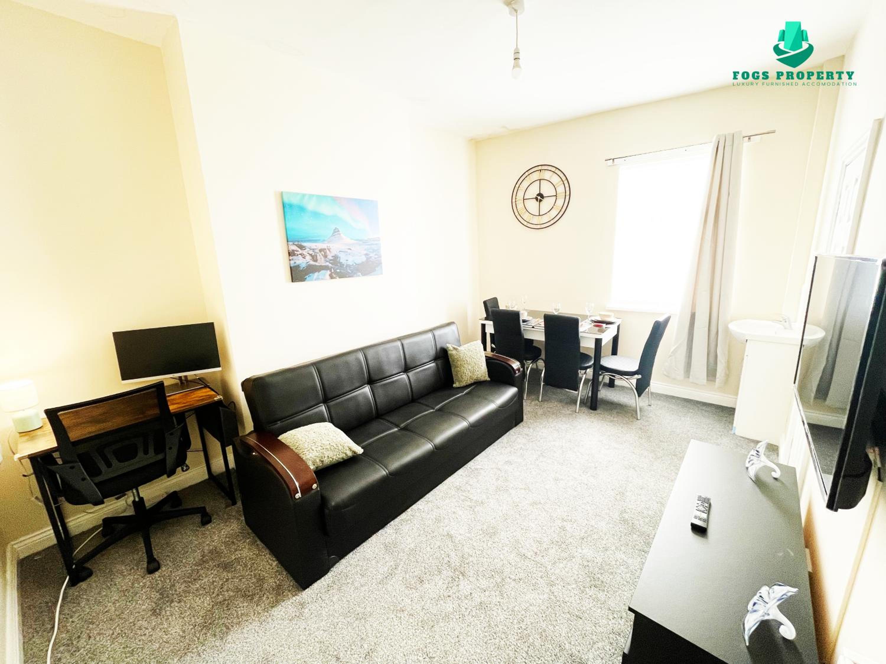 One-Bedroom Apartment photo 1