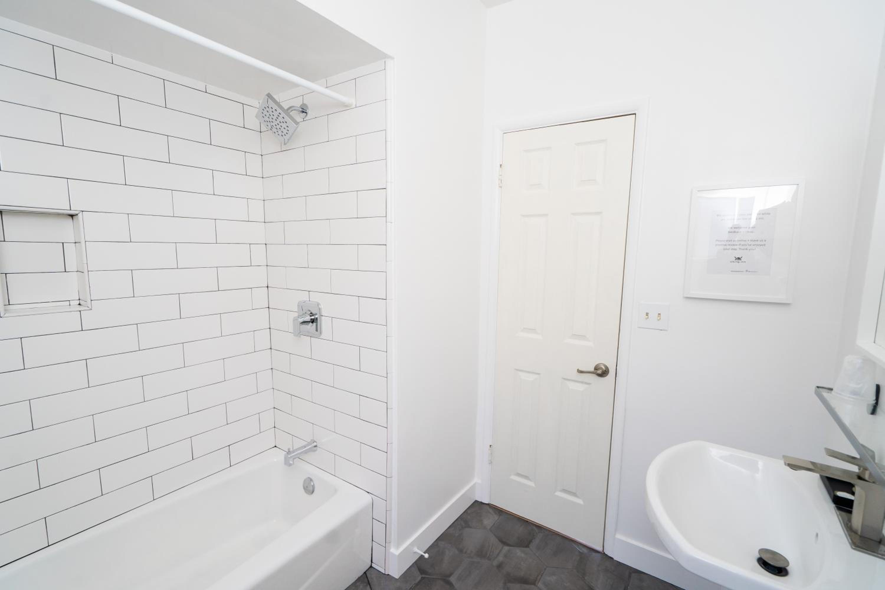 Deluxe King Suite photo 3