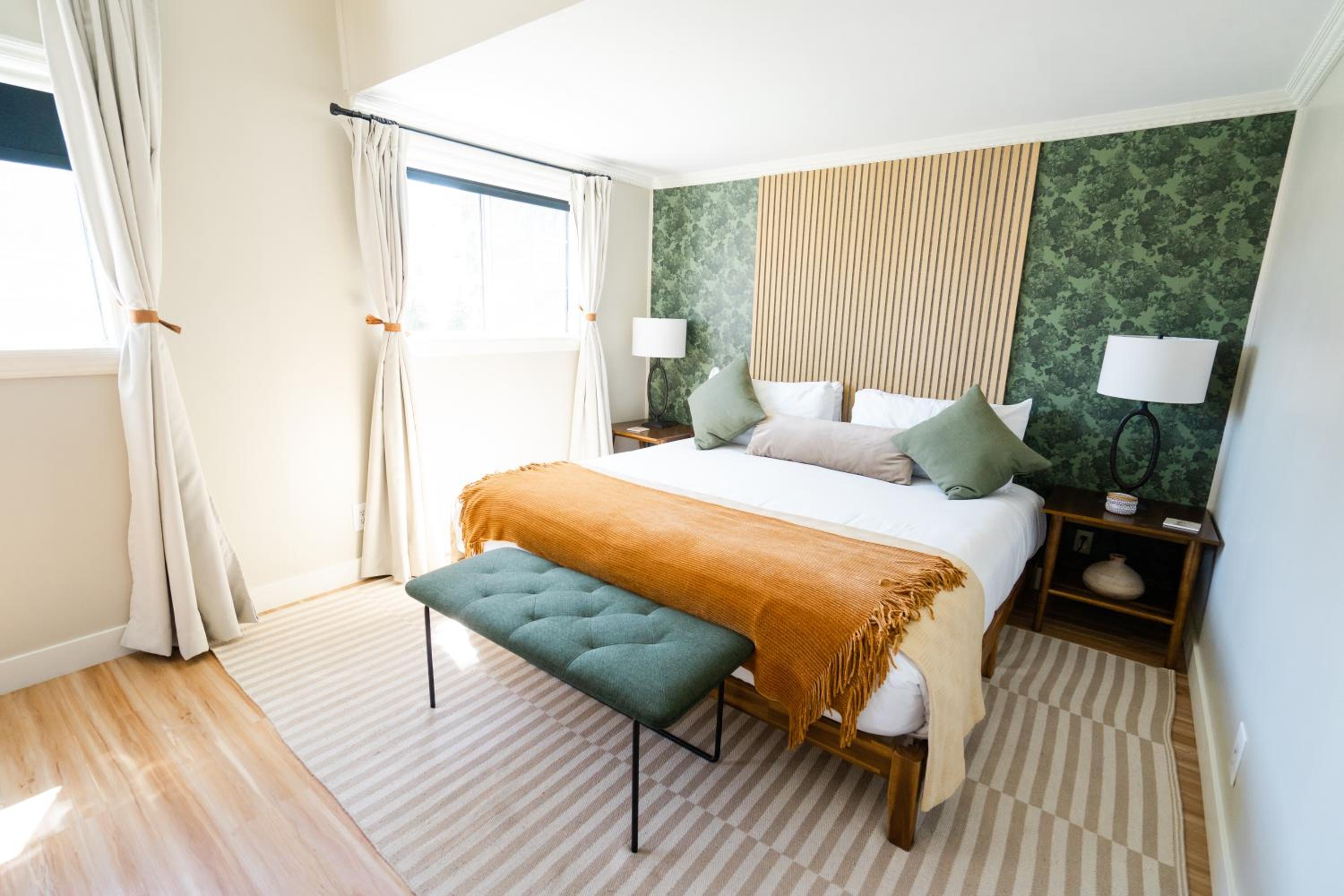 Deluxe King Suite photo 1