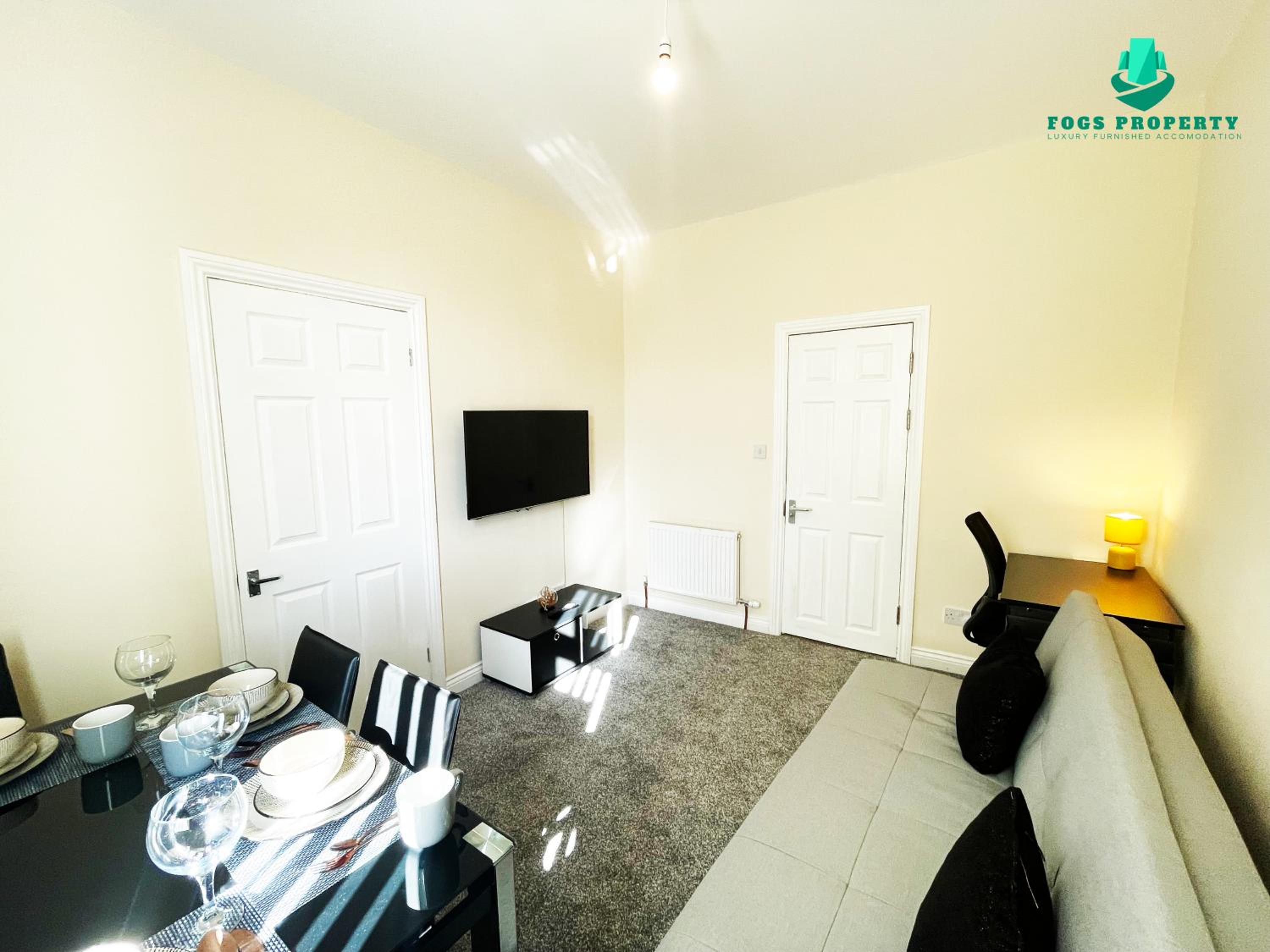 One-Bedroom Apartment photo 1